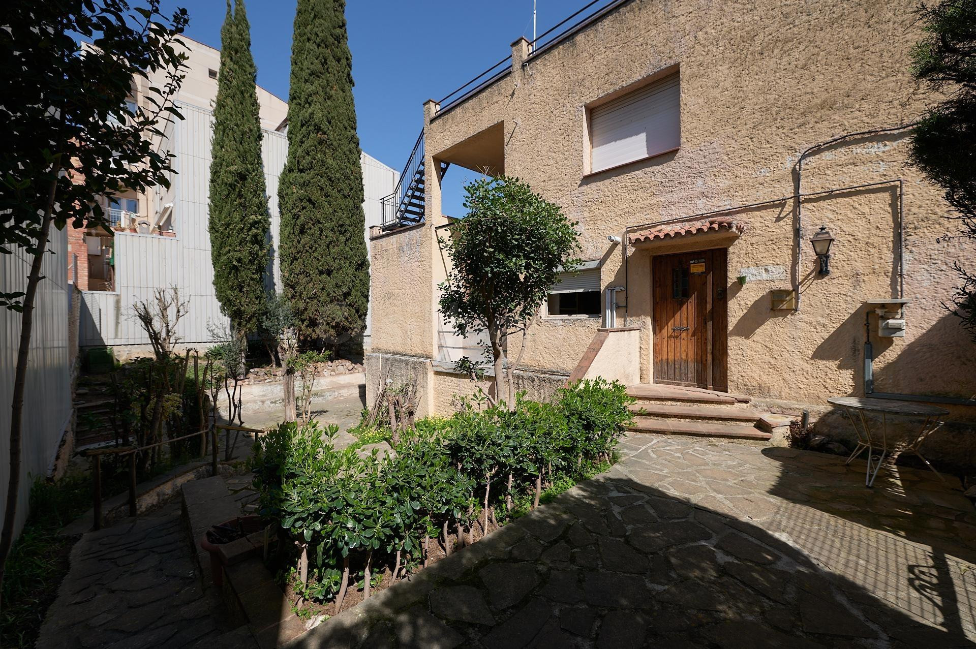 CASA EN VENDA A SENTMENAT AMB MOLTES POSSIBILITATS