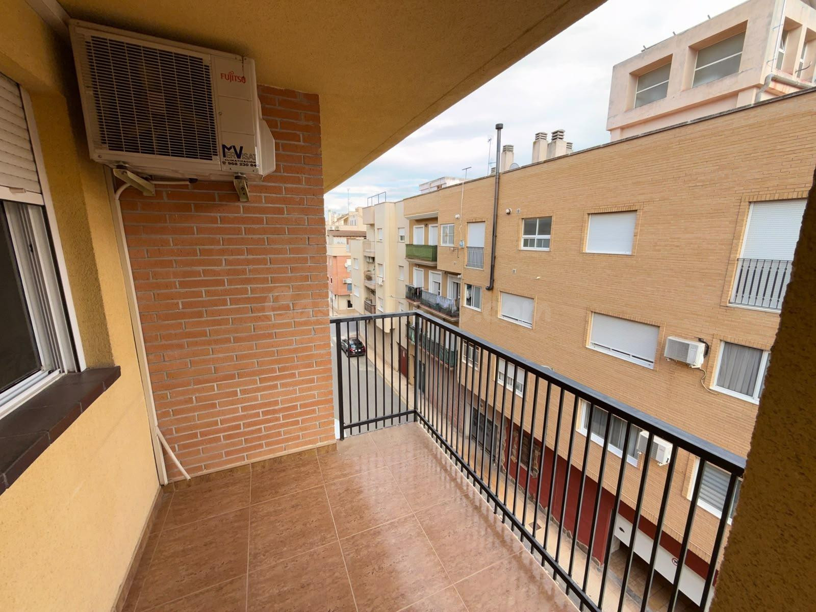 PISO DE 3 habitaciones CON GARAJE Y TRASTERO EN EXCELENTE ZONA DE SANTOMERA — 155.000 €