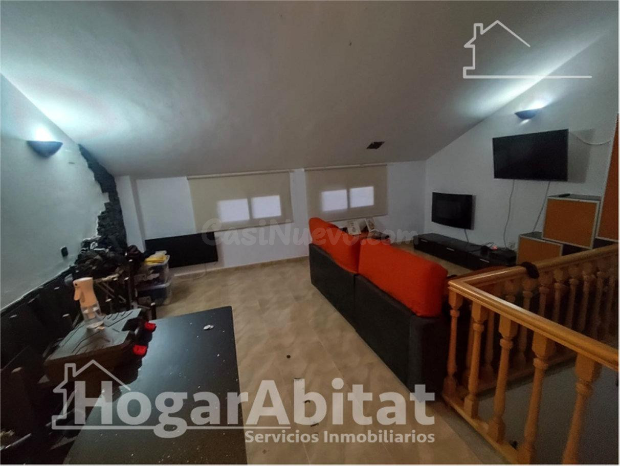 BONITO ADOSADO REFORMADO CON TERRAZA, BARBACOA, GARAJE Y PISCINA