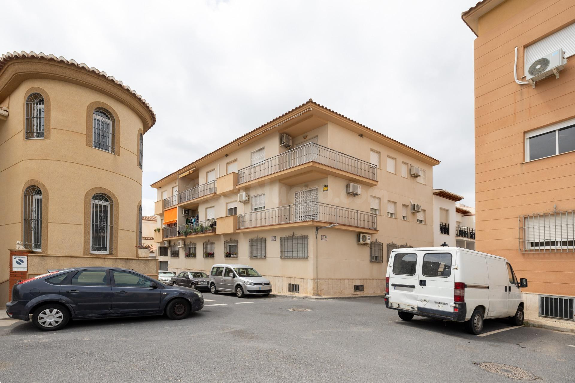 ALQUILER A EMPRESAS Amplio piso de 3 dorm hasta 6 personas, 