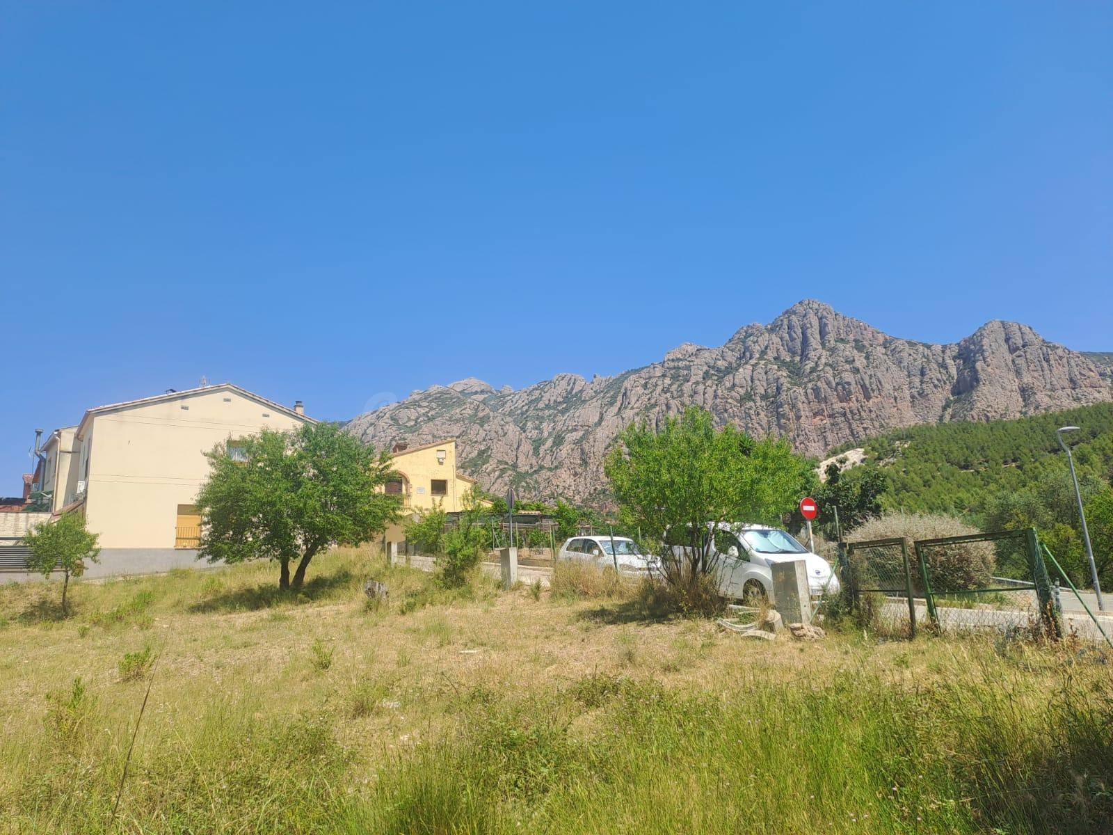 TERRENO EN COLLBATÓ CON PROYECTO EJECUTIVO PARA CASAS UNIFAMILIARES!!!