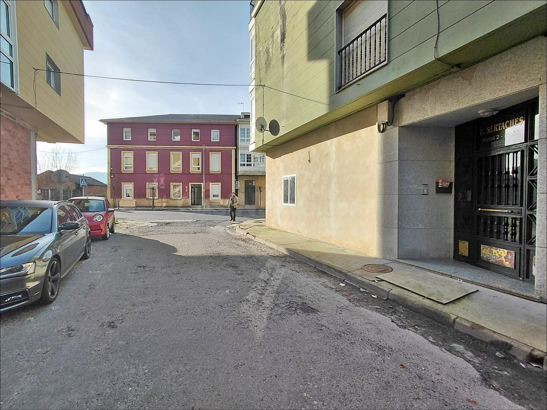 Local de 127m2 frente a Playa Parameán | 21m de Fachada | El - foto 5