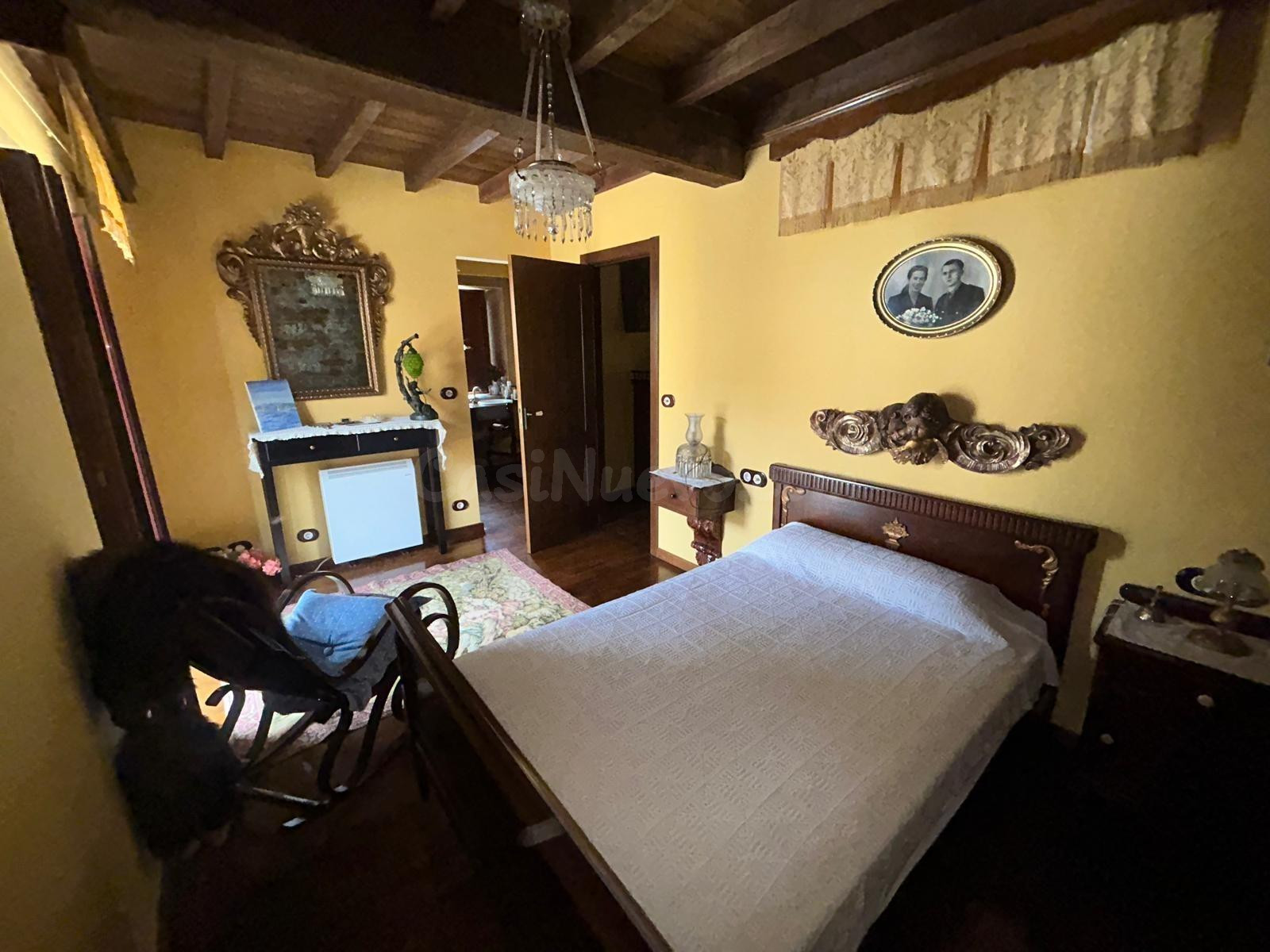 SE VENDE EXCLUSIVA CASA DE PIEDRA CON ENCANTO RÚSTICO Y AMPL - foto 3