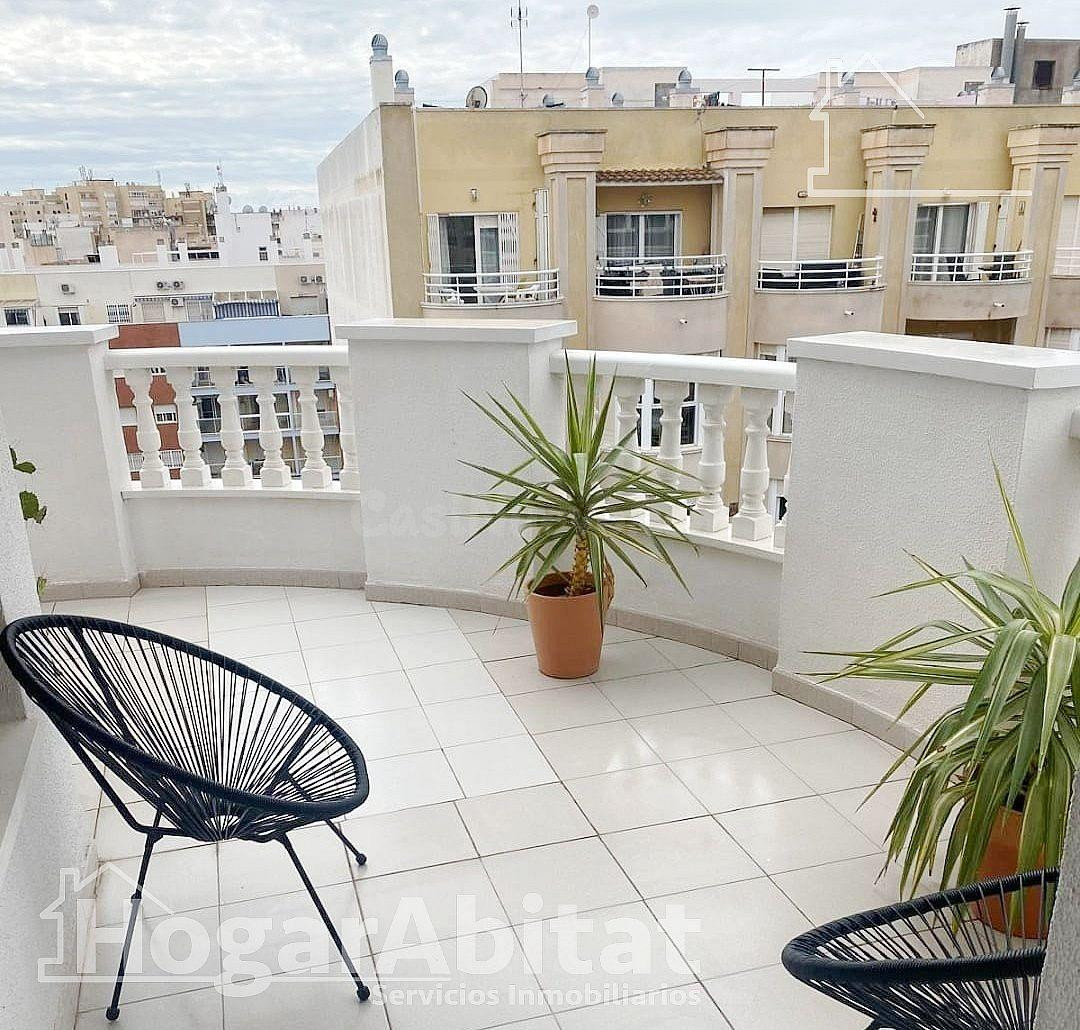 ÁTICO REFORMADO, BONITO Y ESQUINERO CON GRAN TERRAZA, CERCA DEL MAR
