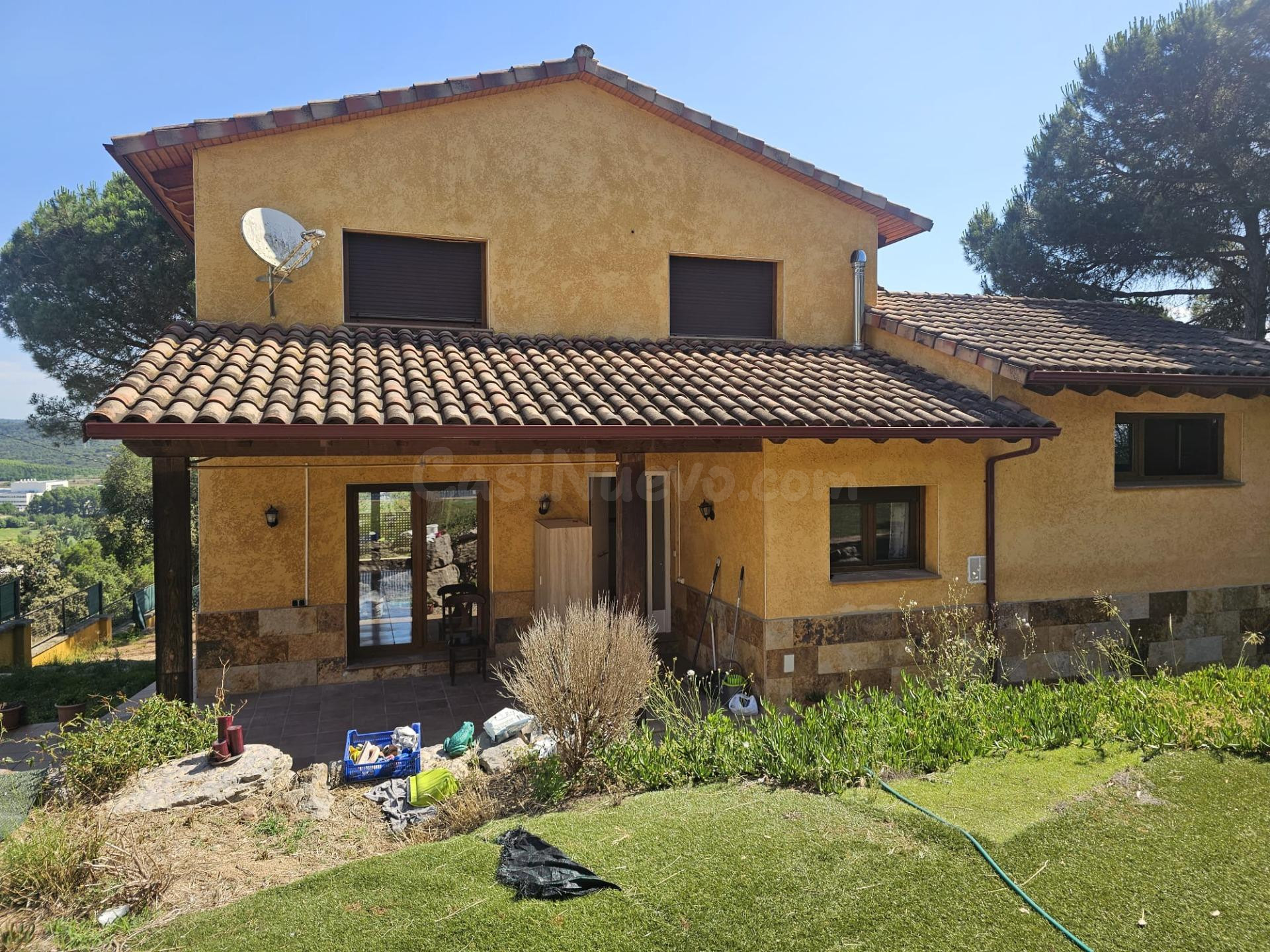 FOGARS DE LA SELVA (ENTRE HOSTALRIC Y TORDERA): PRECIOSO Y AMPLIO CHALET EN VENTA CON PISCINA Y JARDÍN