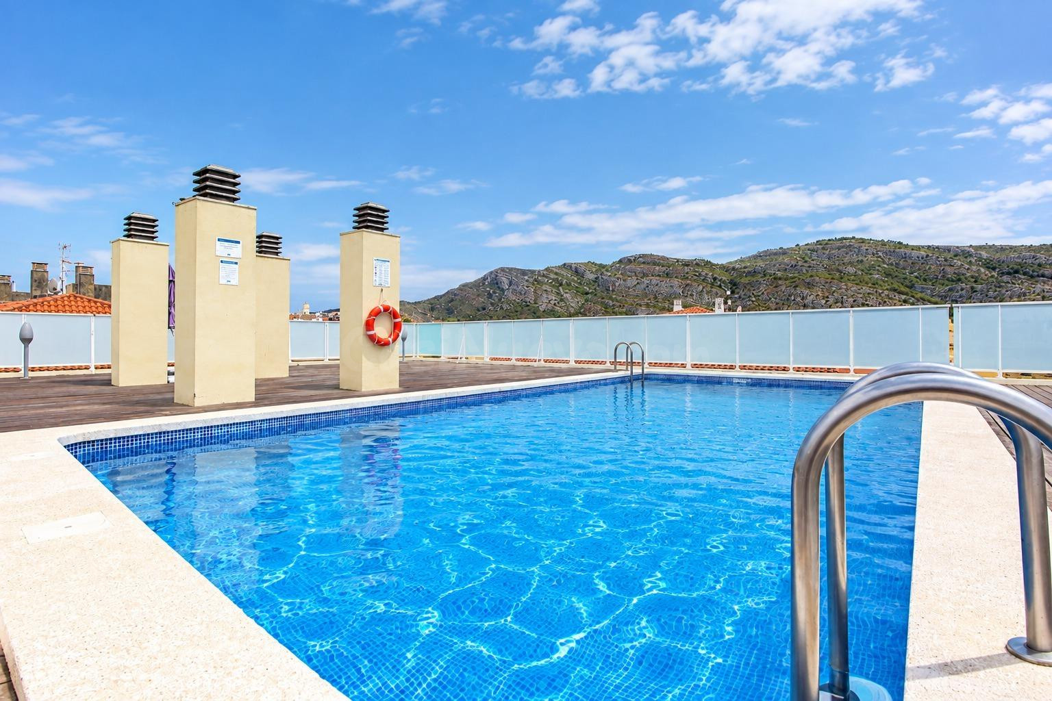 REF. 1882_APARTAMENTO DE 2 DORMITORIOS CON PISCINA Y GARAJE TIPO BOX EN OROPESA DEL MAR (CENTRO)