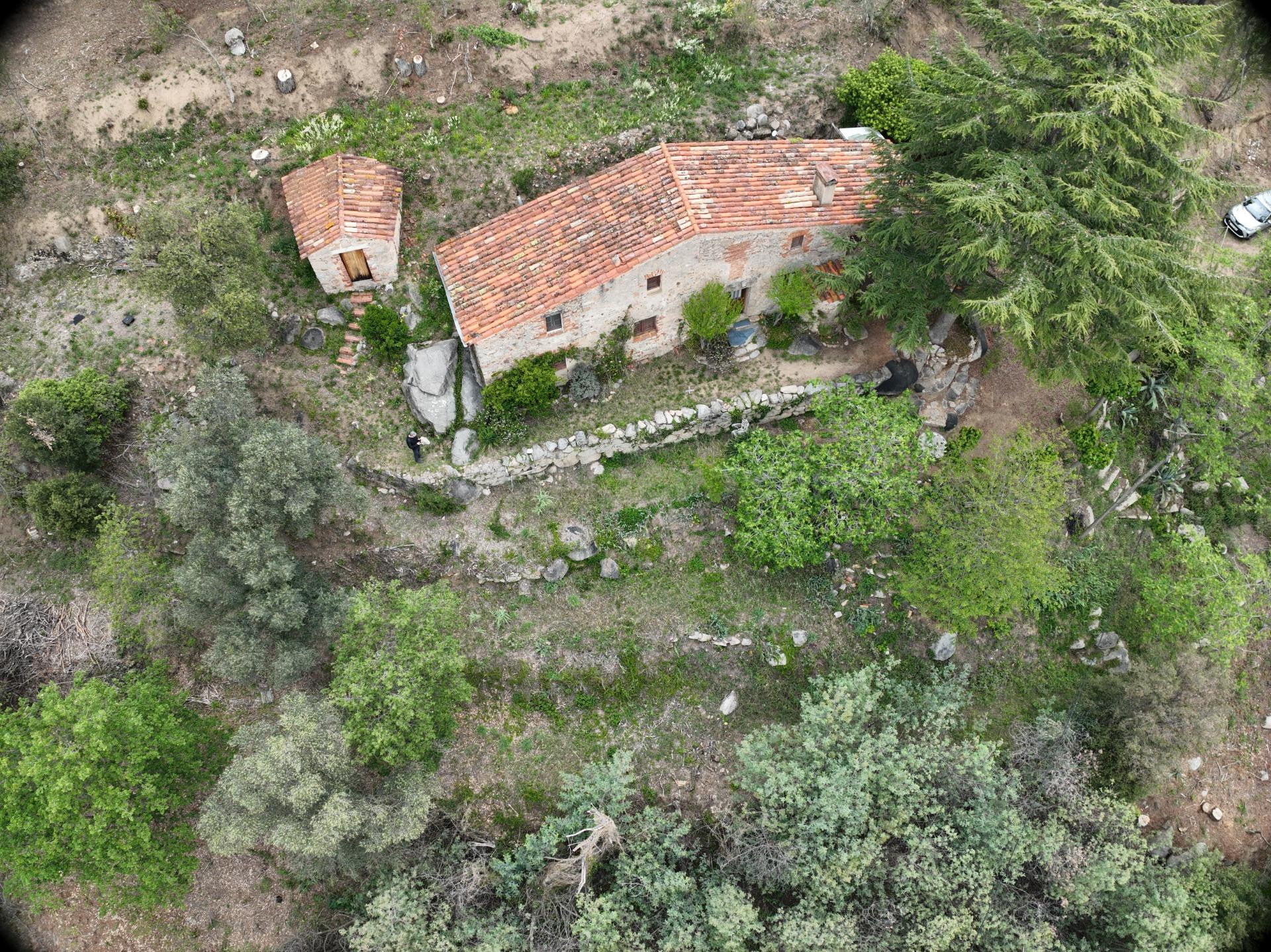 PARQUE NATURAL DEL MONTSENY (SANT MARTÍ DE RIELLS): PRECIOSA MASIA CON PERFECTA ESTRUCTURA Y VISTAS PANORÁMICAS ÚNICAS