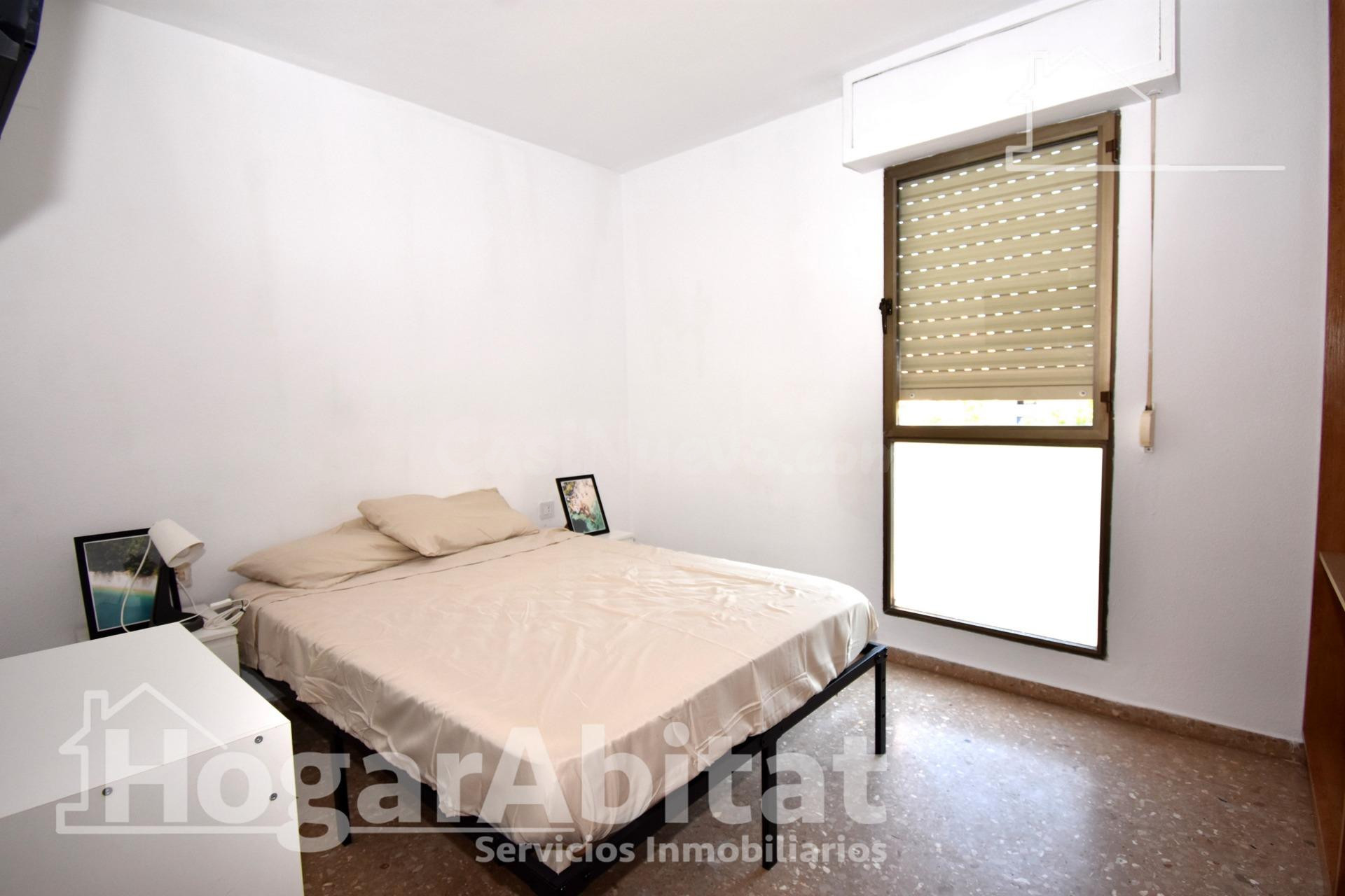 SEMIREFORMADO, EXTERIOR Y ACOGEDOR JUNTO A LA PLAÇA DE LA LIBERTAD