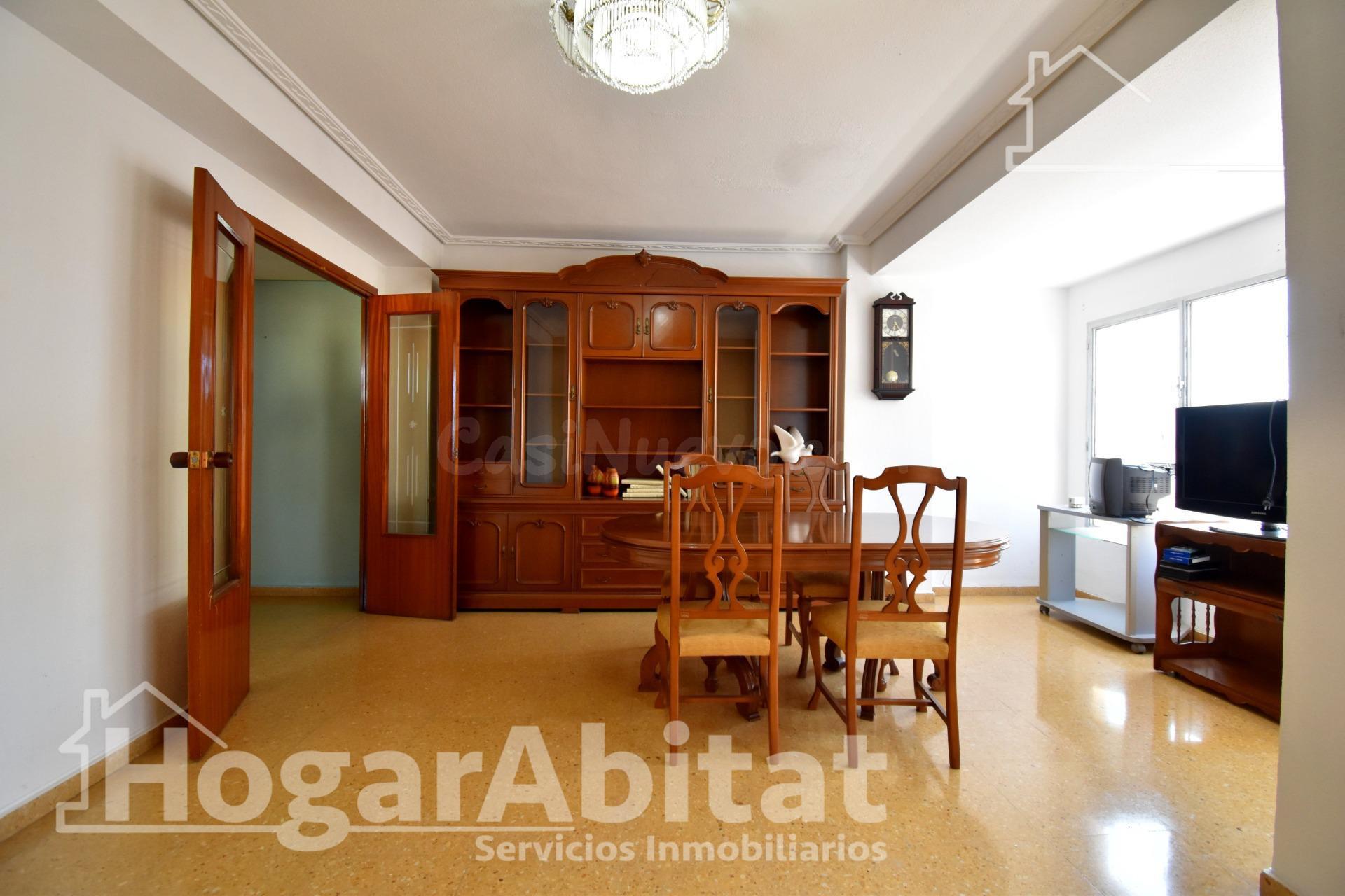 ESQUINERO EXTERIOR CON BALCON Y MIRADOR