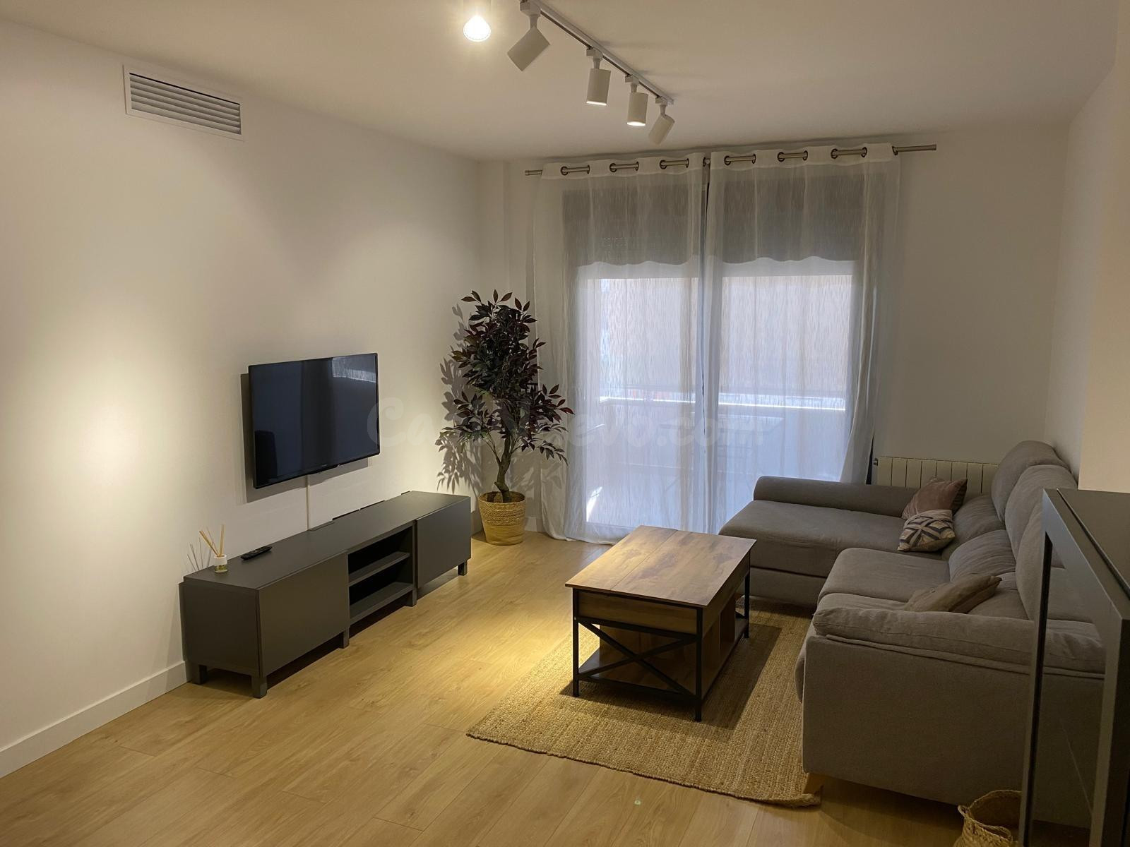 ALQUILER DE APARTAMENTO DE  2 DORMITORIOS EN AV. DE ELVAS