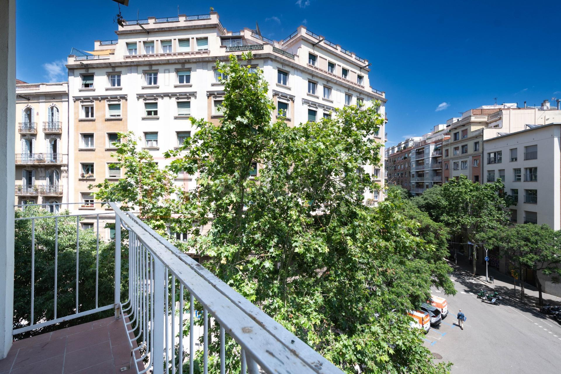 PISO PARA ENTRAR A VIVIR EN EL BARRIO DE ''SAGRADA FAMILIA'''