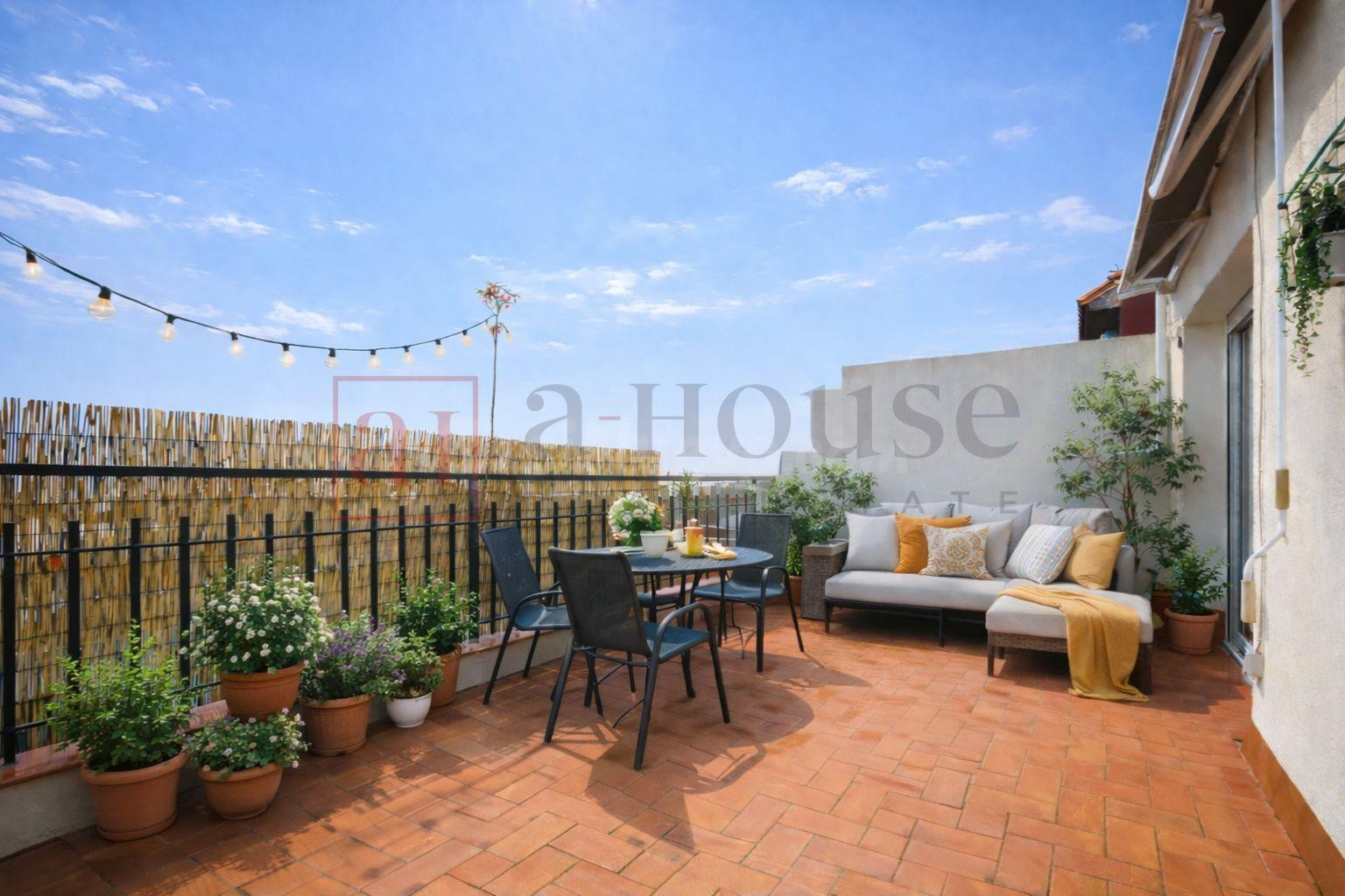 SOBREÁTICO CON GRAN TERRAZA DE 30M2 LISTO PARA ENTRAR A VIVIR EN SANT ANTONI