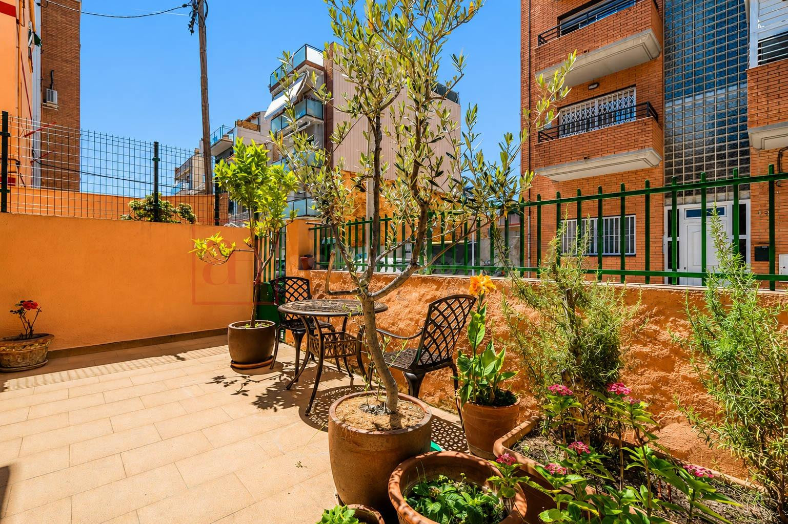 PISO LISTO PARA ENTRAR A VIVIR, TODO EXTERIOR EN TRANQUILA ZONA PEATONAL EN BADALONA