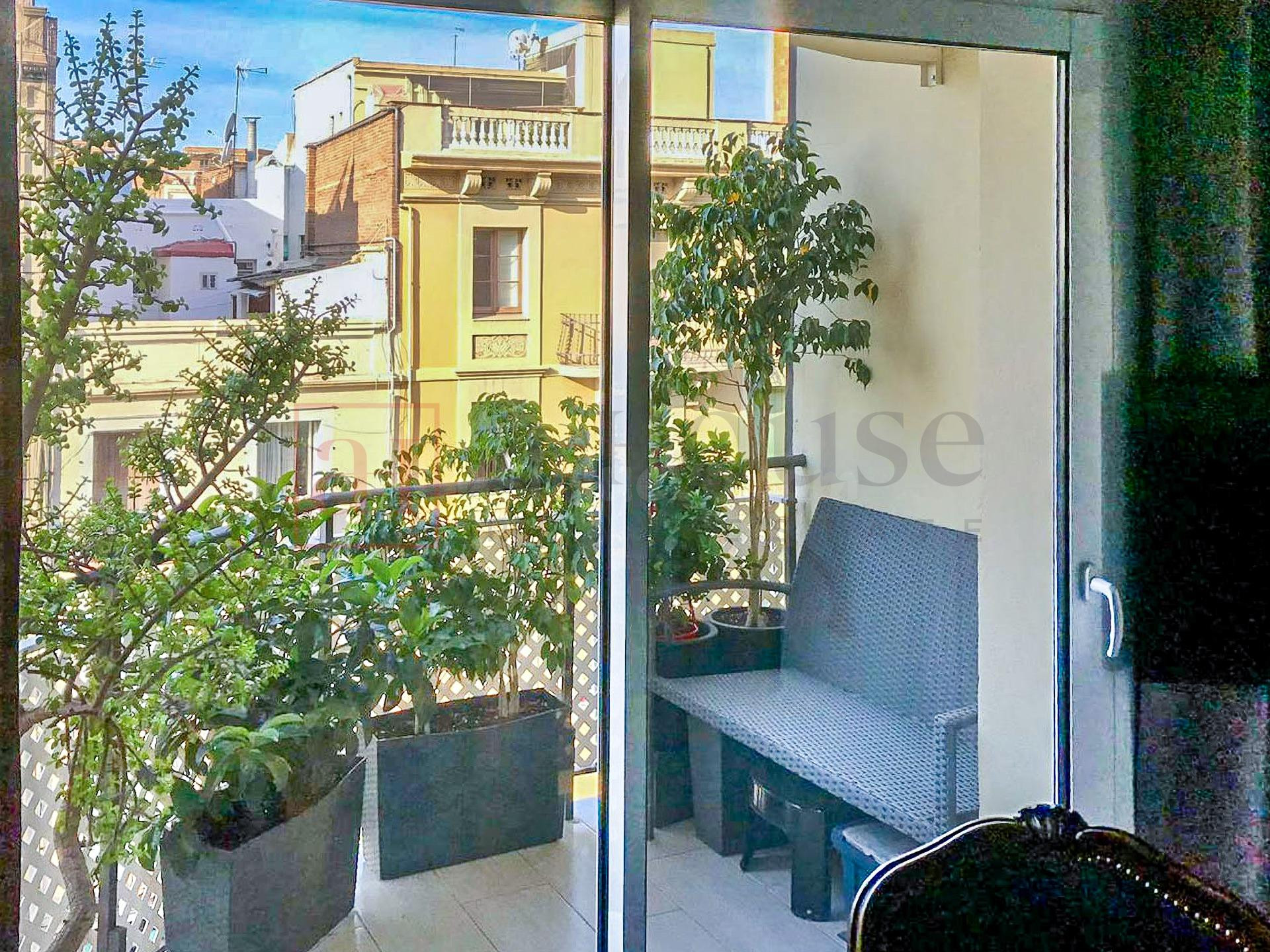 PISO LISTO PARA ENTRAR A VIVIR CON BALCÓN/TERRAZA EN EL PORT PIENC