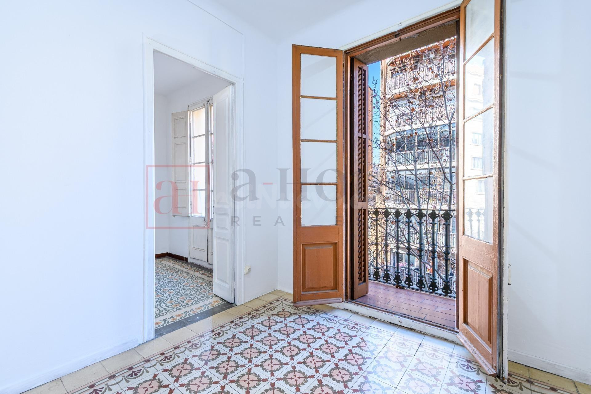 PISO CON DOBLE ORIENTACIÓN Y BALCÓN EN LA NOVA ESQUERRA DE L'EIXAMPLE