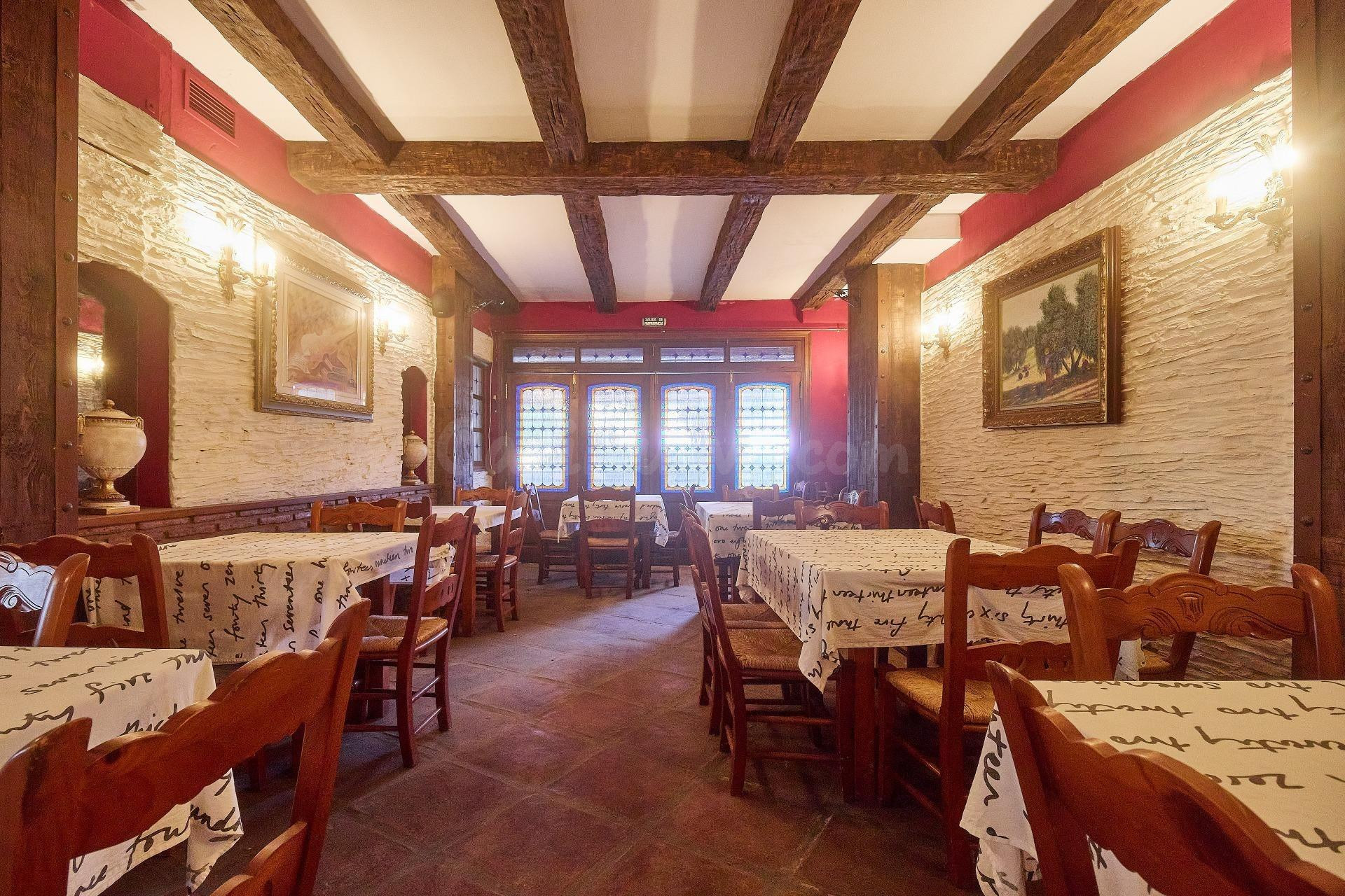 Marbesa - Local Restaurante con 417,70M2, Terraza 56m, 2 Baños ,Parking Comunitario