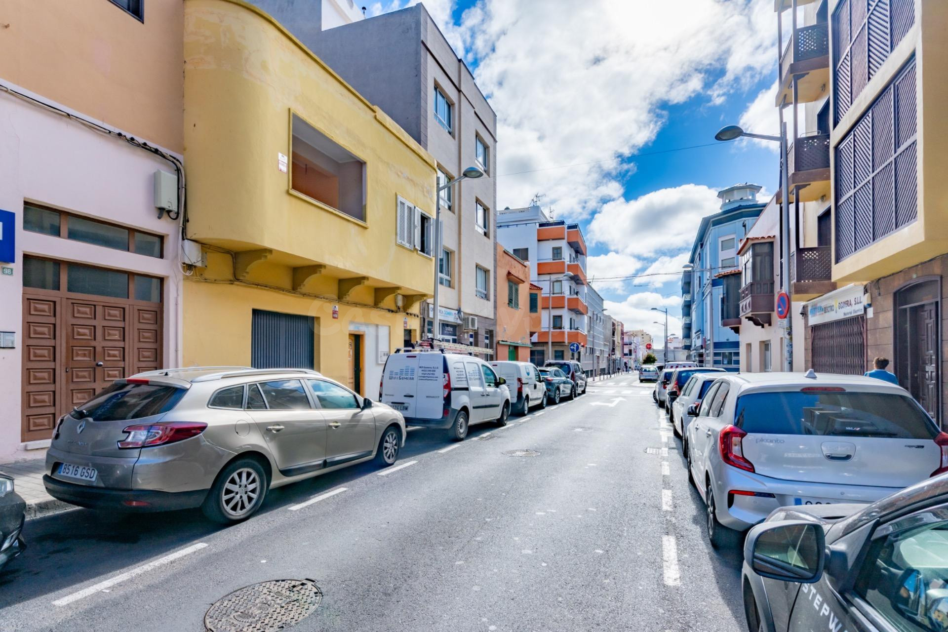 Casa con local comercial y vivienda en pleno centro de San Sebastián de La Gomera