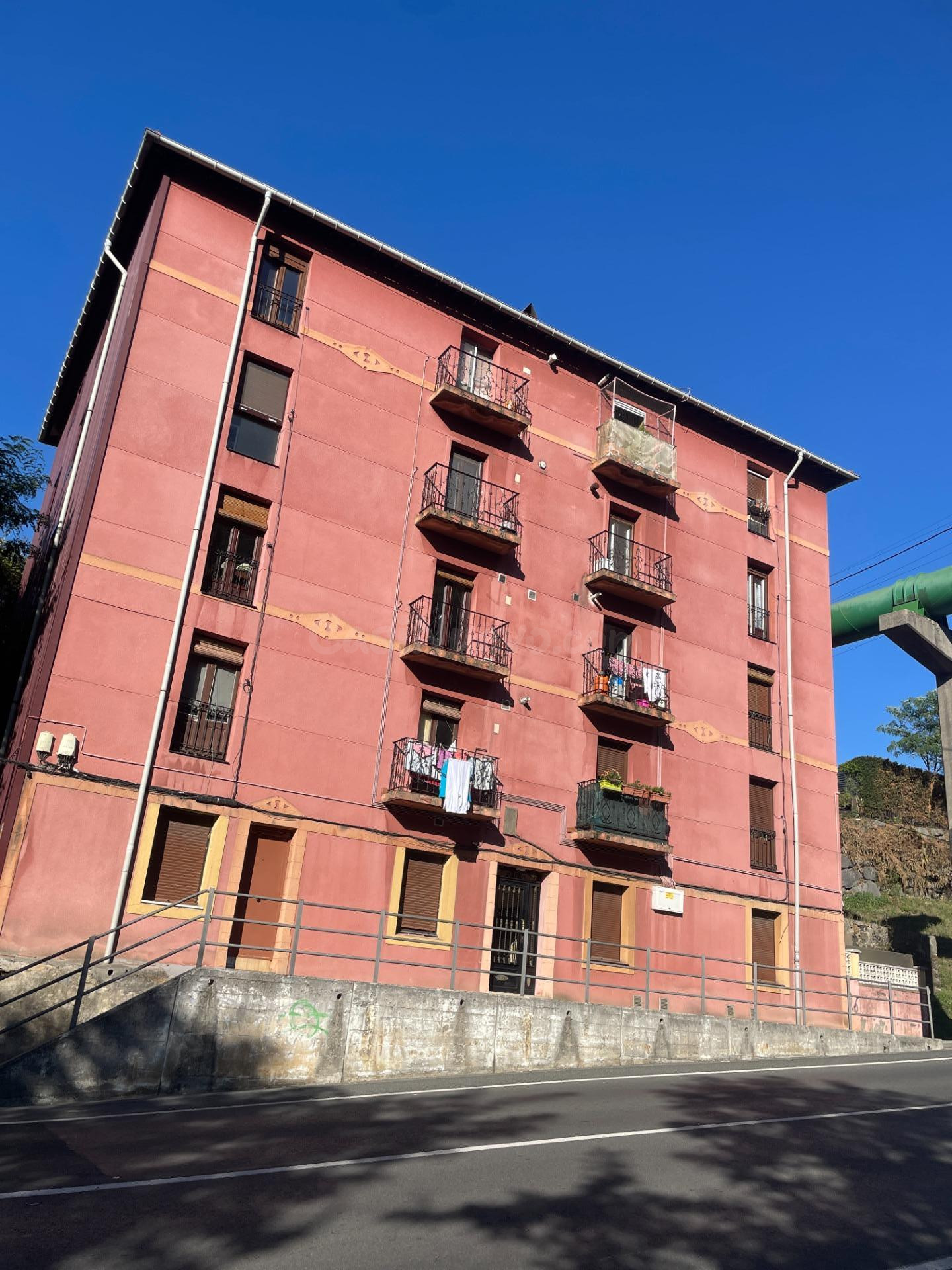 Piso de 3 habitaciones con vistas al bosque y excelentes conexiones