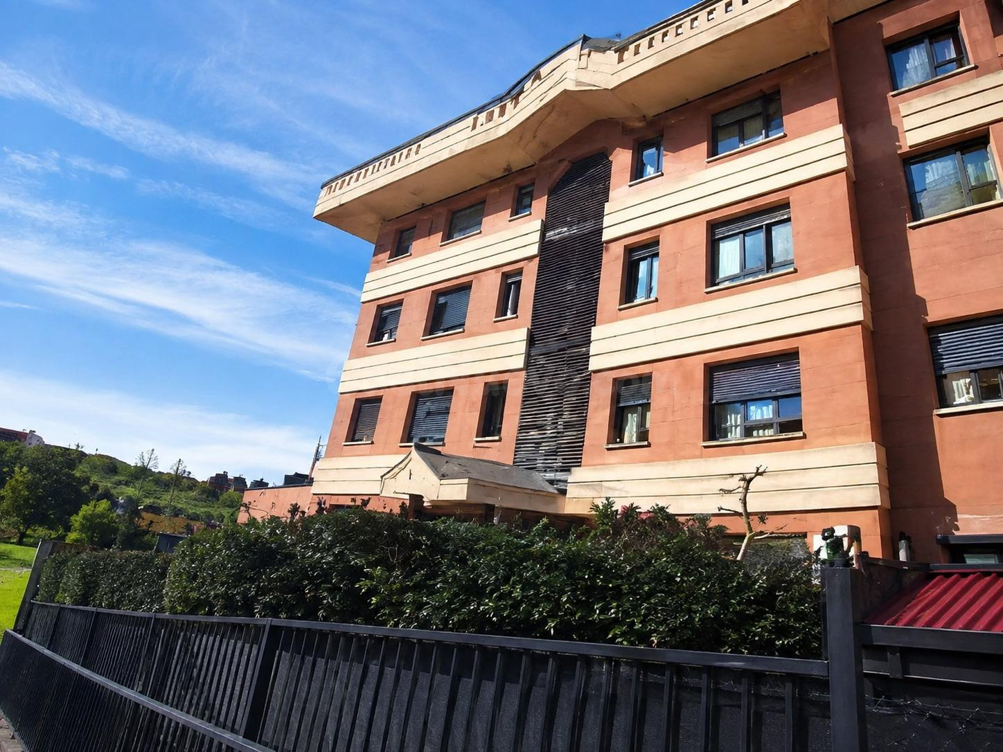 Piso seminuevo de 3 habitaciones en urbanización privada en Brazomar