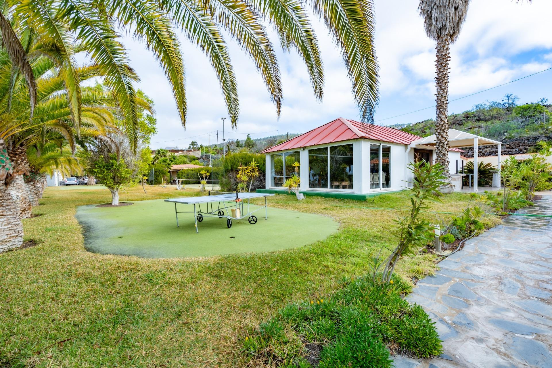 FINCA RESIDENCIAL CON 6 CASAS, 4 APARTAMENTOS, PISCINAS, PISTA DE TENIS EN CHÍO – GUÍA DE ISORA (TENERIFE)