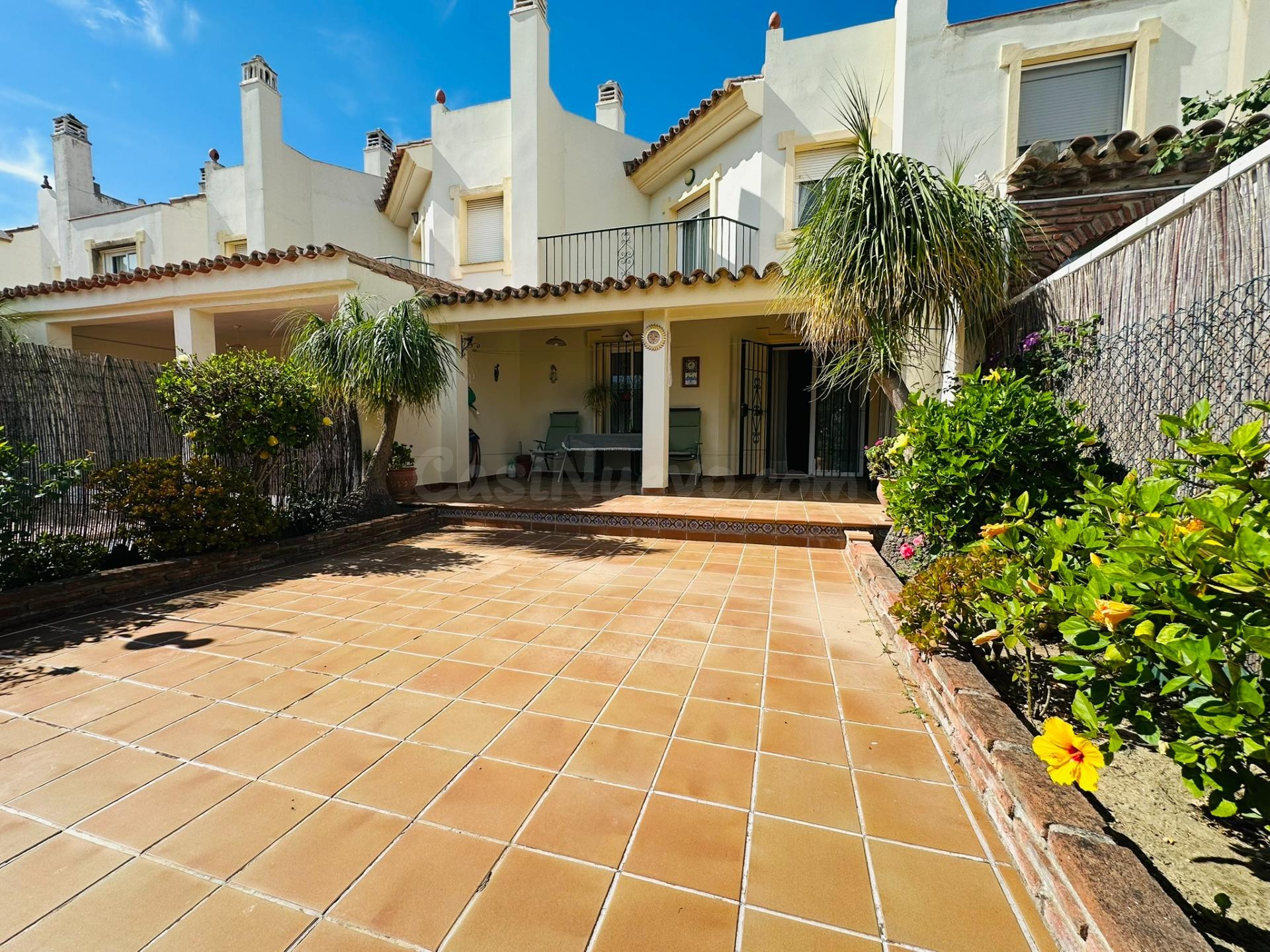 La Sierrezuela - Adosada de 2 Dormitorios, Garaje Privado, 3 Piscinas, Pista de Padel, Gran Terraza