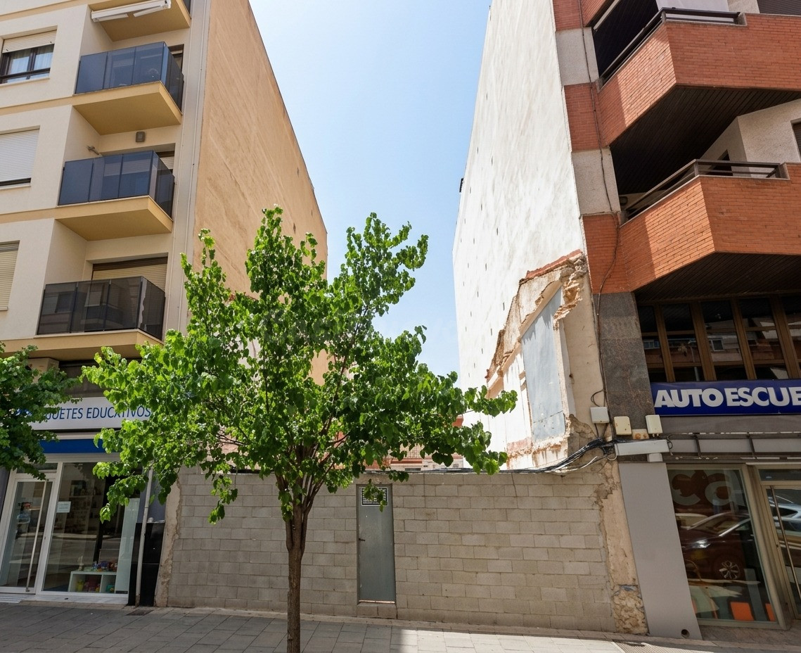 Solar urbano situado en Avenida Constitución - Villena, Alicante