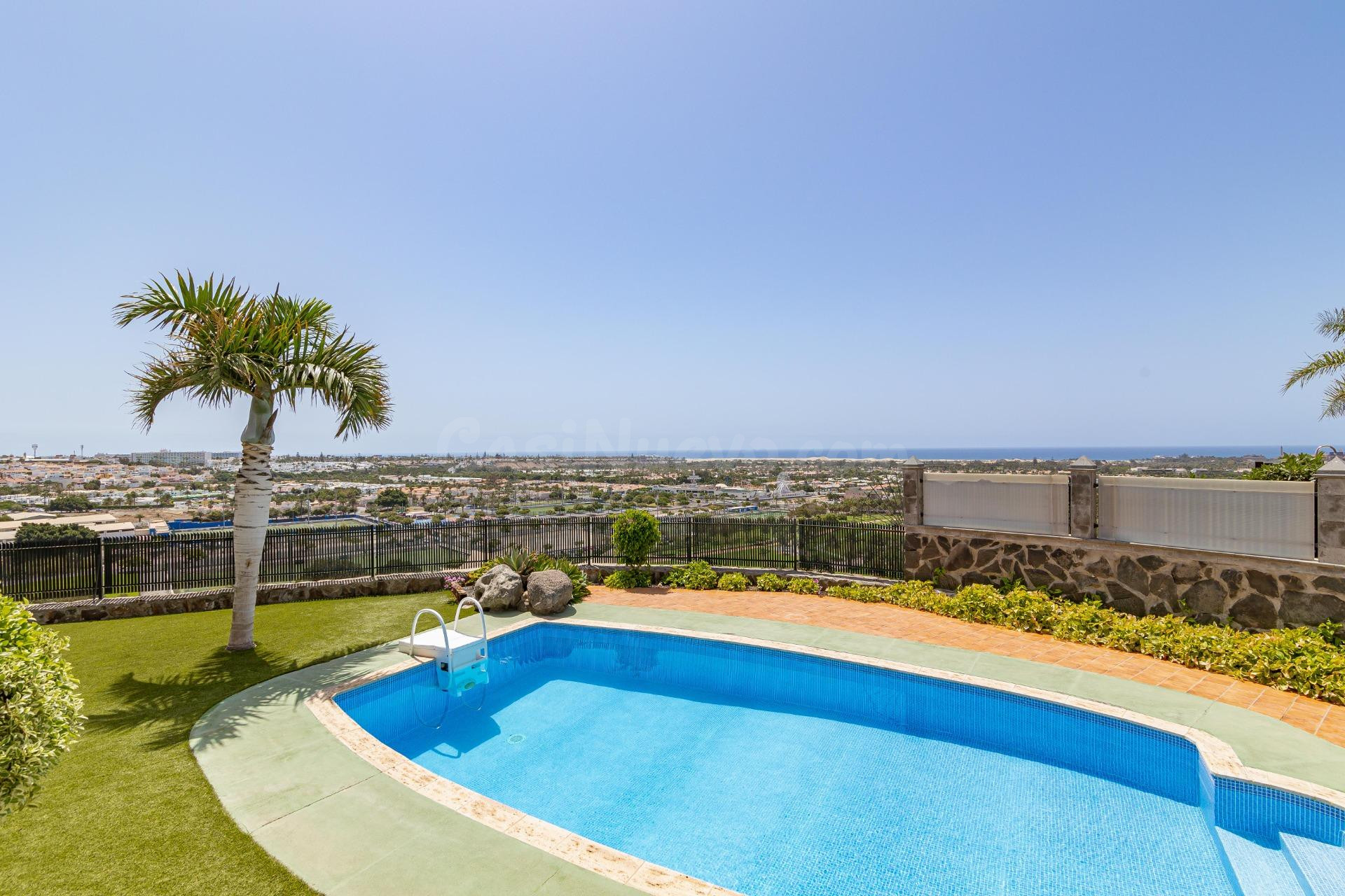 Villa en Sonnenland en venta en primera línea con vistas impresionantes
