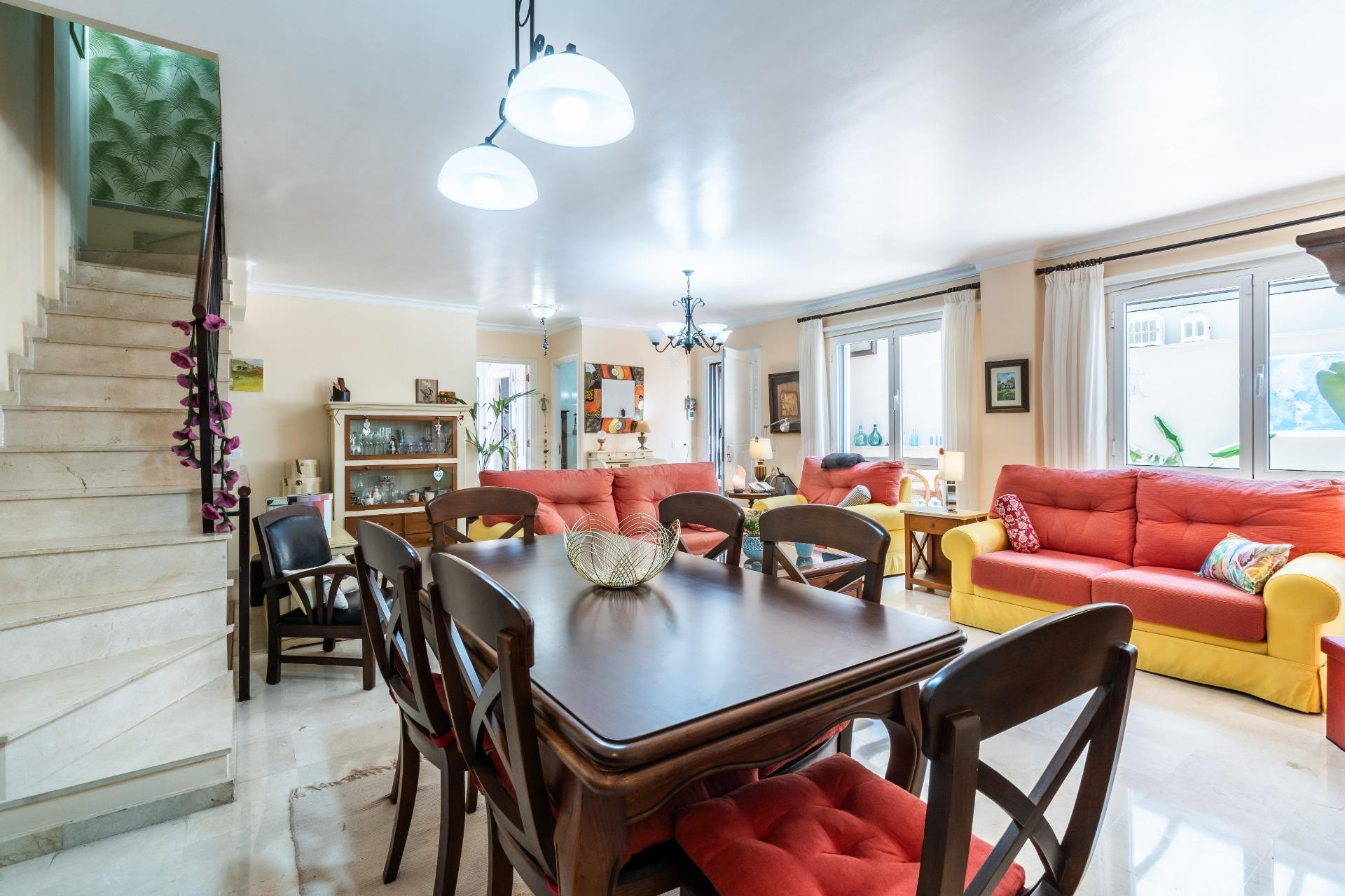 Exclusivo Chalet Pareado en Tegueste: Luz, amplitud y el confort de un hogar que hay que vivir en persona