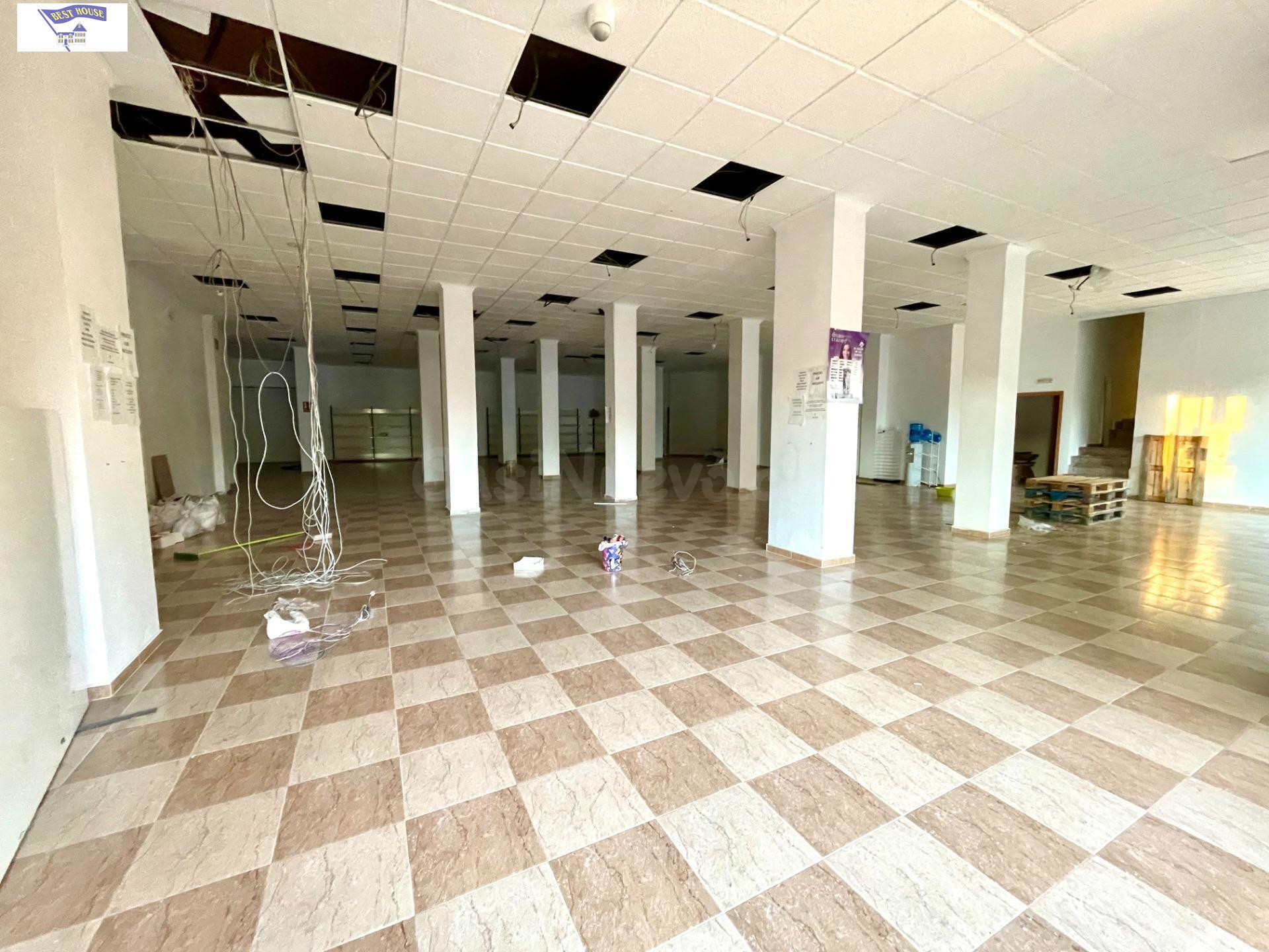Amplio Local Comercial en Alquiler - Excelente Oportunidad para Negocios