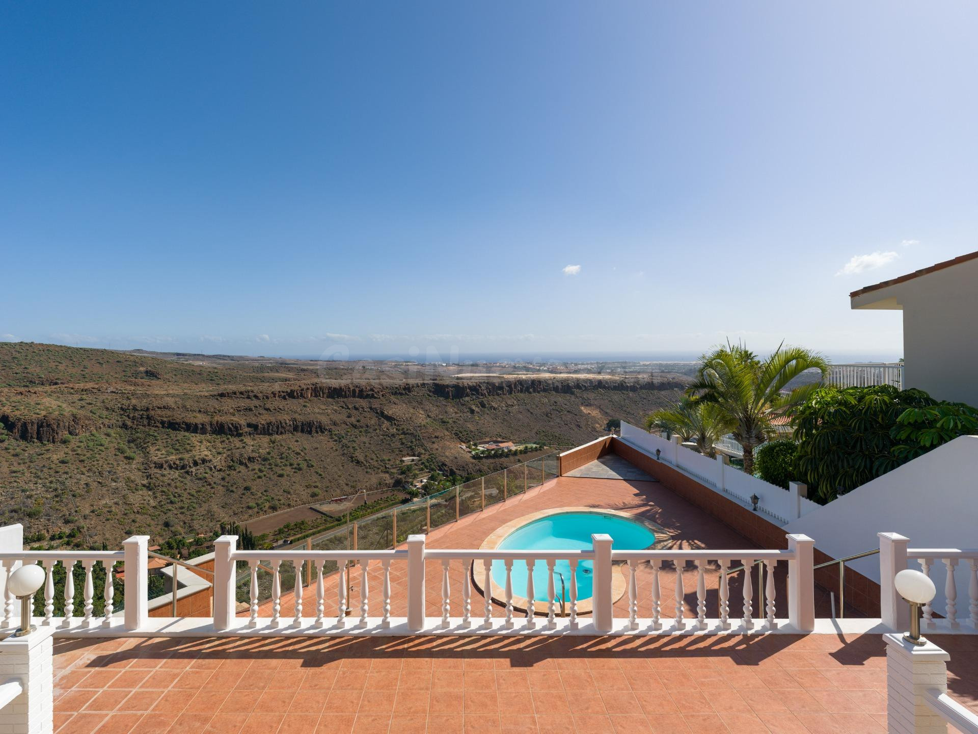 Chalet independiente con piscina y vistas al mar en Montaña la Data