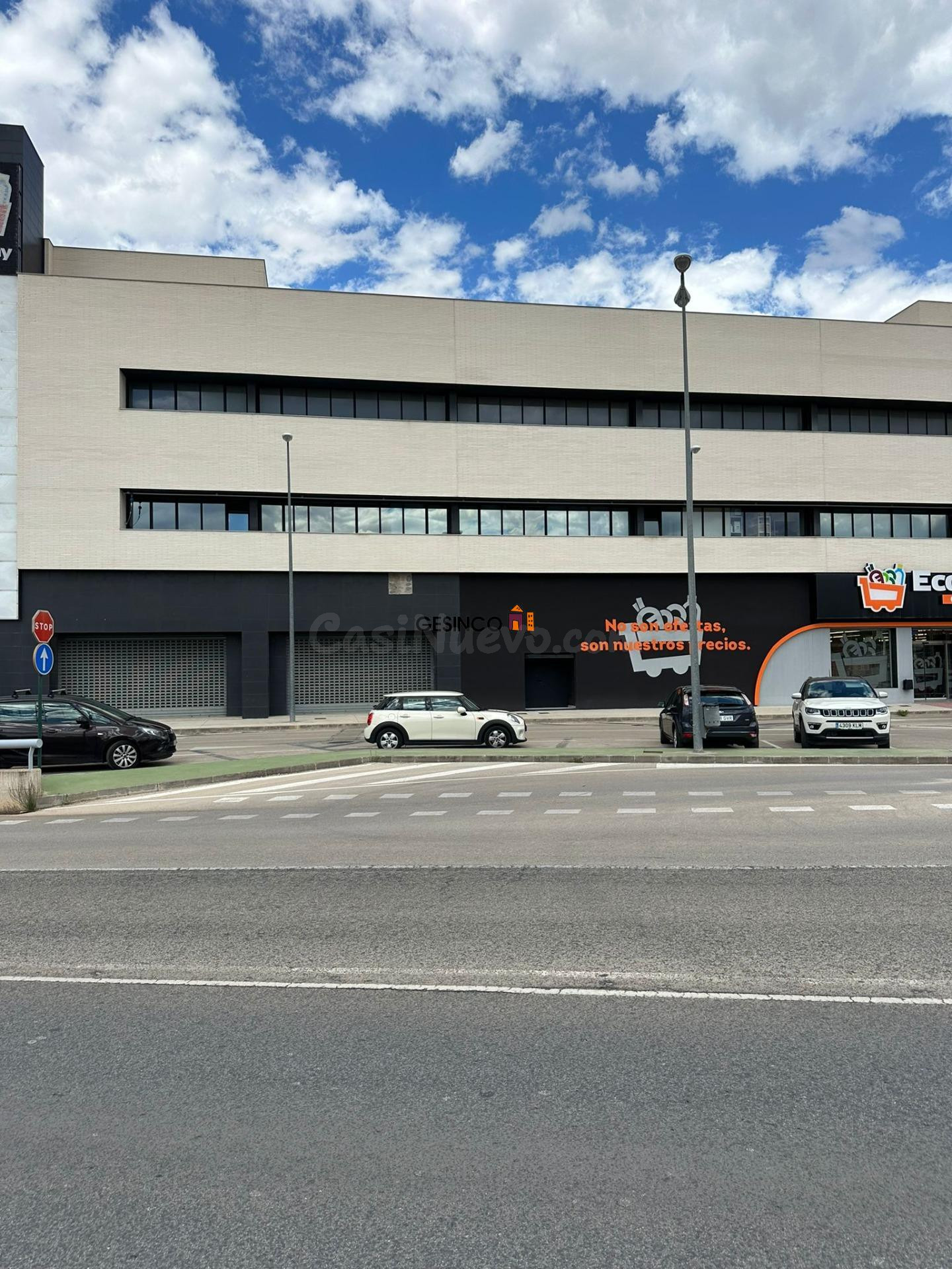 CONJUNTO DE LOCALES EN ZONA COMERCIAL, FRENTE CAMPO DE FUTBOL, JUNTO MERCADONA,