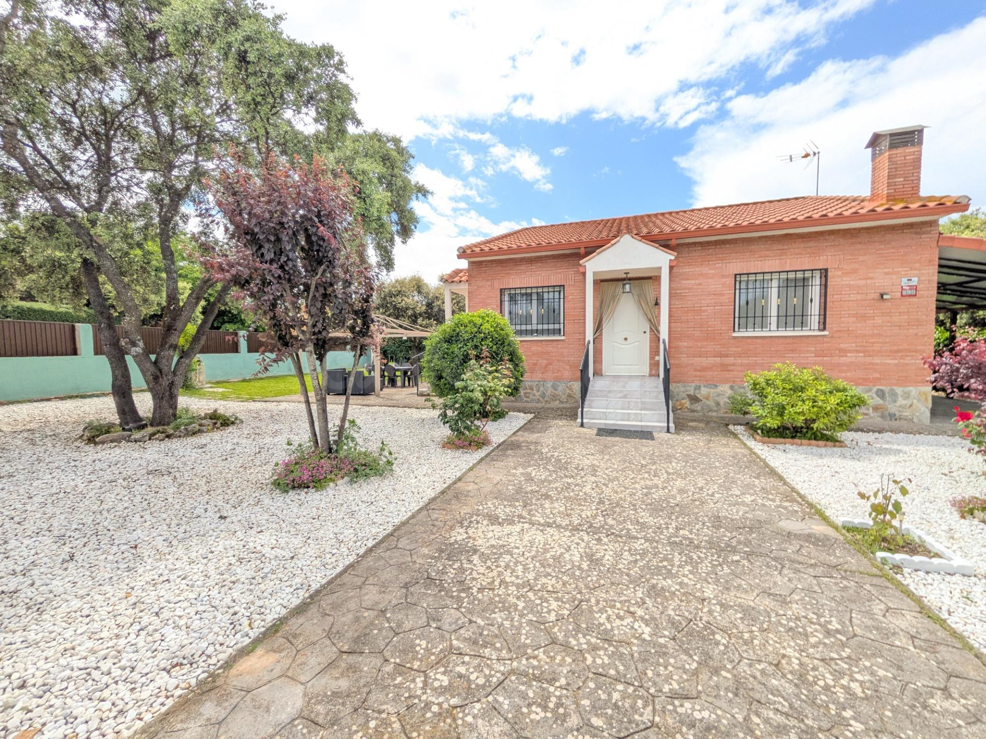 CHALET INDEPENDIENTE URBANIZACION LA ARBOLEDA DE PIOZ (GUADALAJARA)