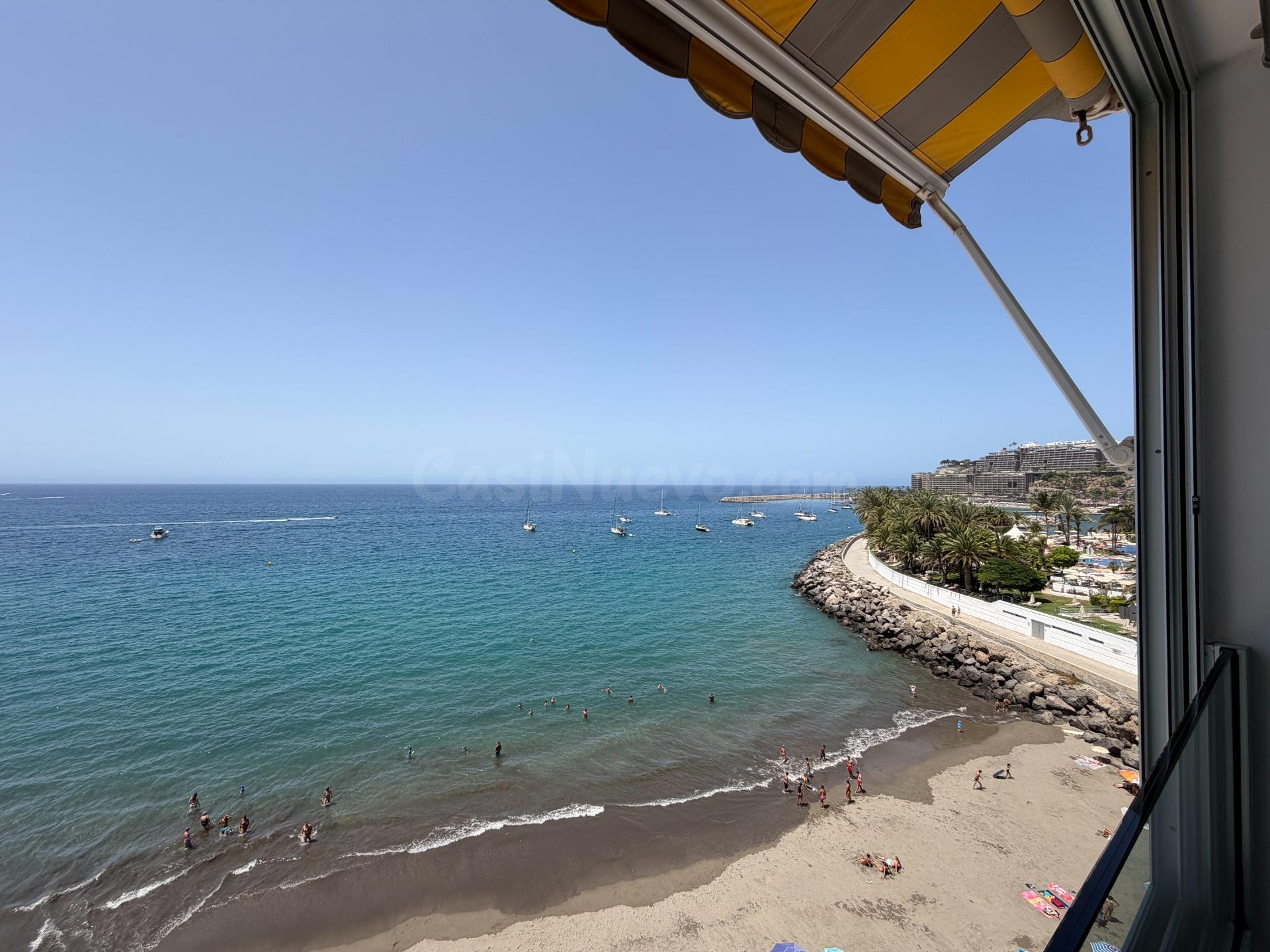 Estudio reformado con vistas al mar y acceso directo a la playa