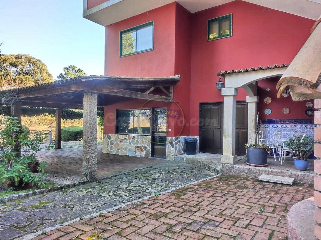 Amplia casa con gran parcela en Valladares - foto 2