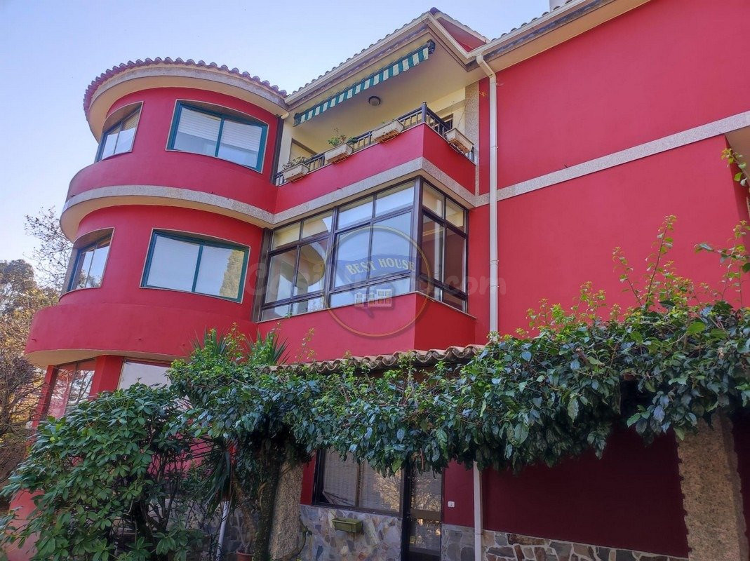 Amplia casa con gran parcela en Valladares - foto 3