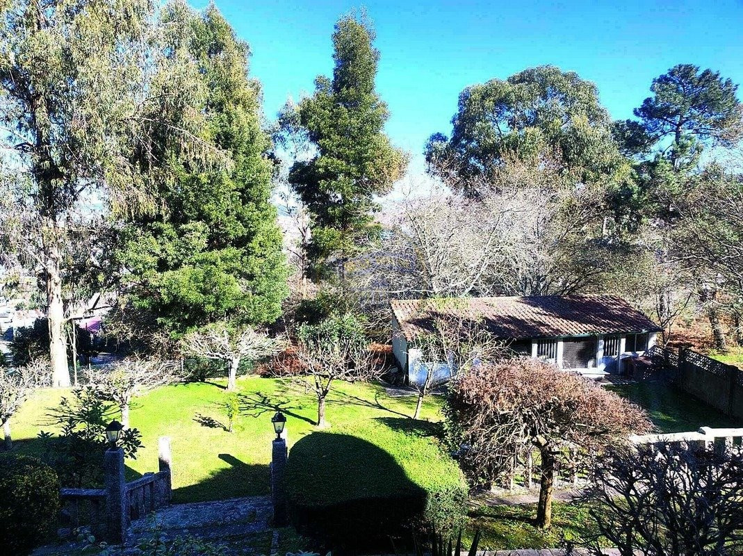 Amplia casa con gran parcela en Valladares - foto 4