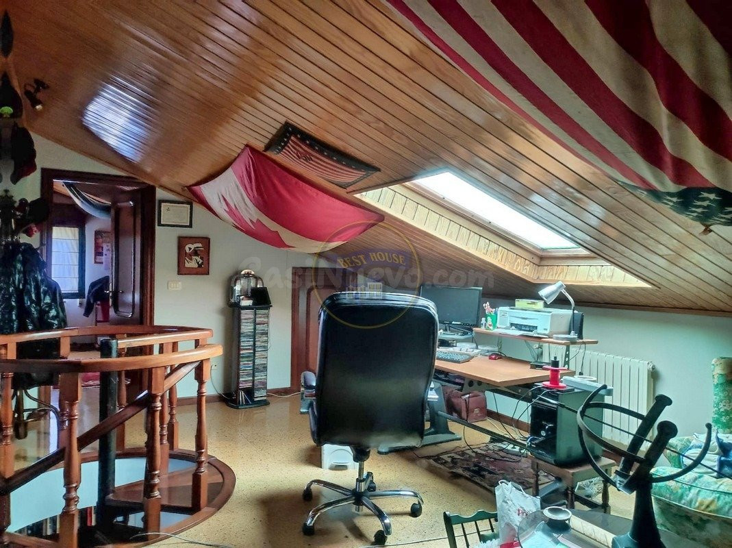 Amplia casa con gran parcela en Valladares - foto 5