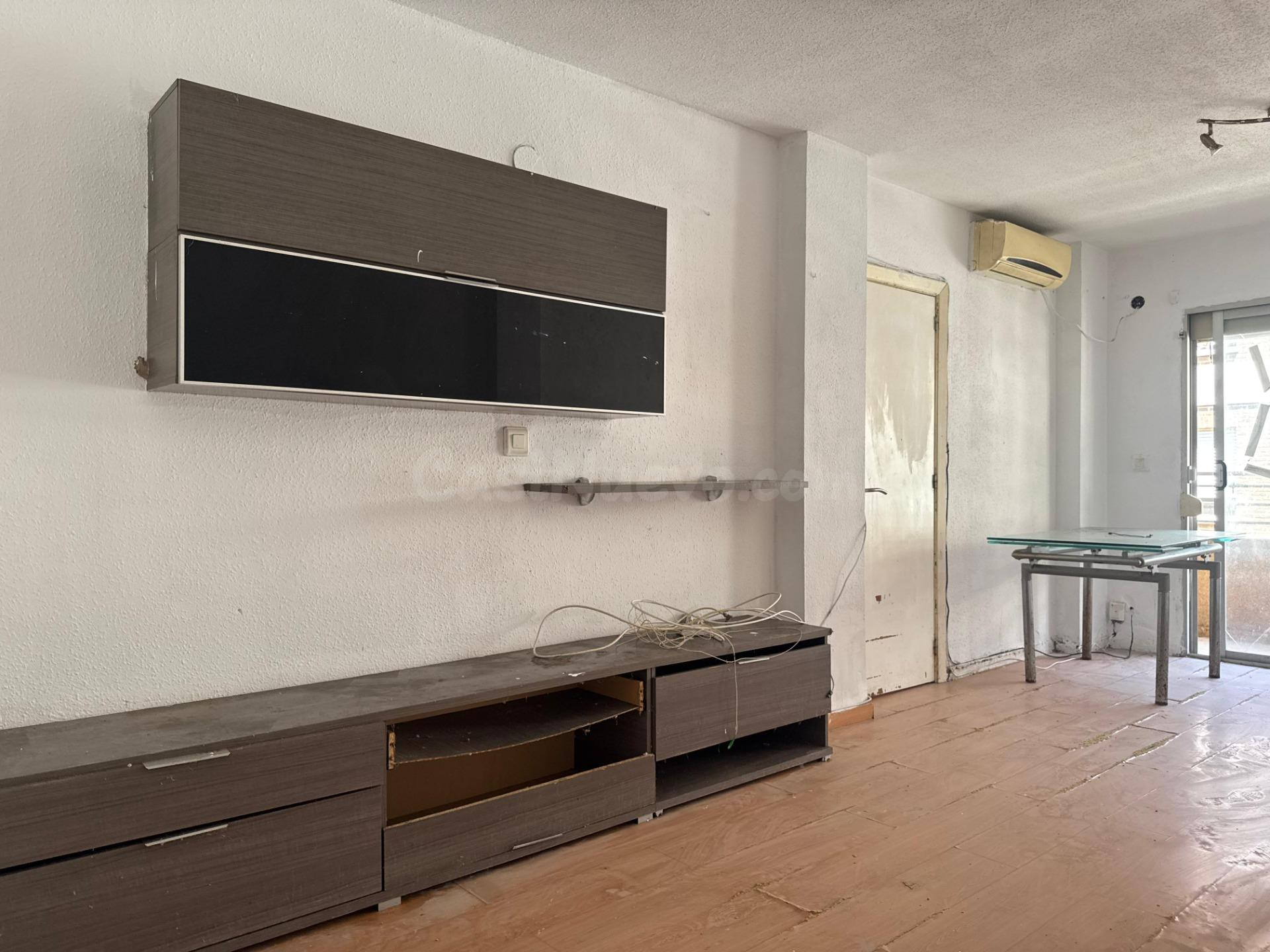 Piso amplio de 3 habitaciones con balcón y muchas posibilidades de reforma en Gandia