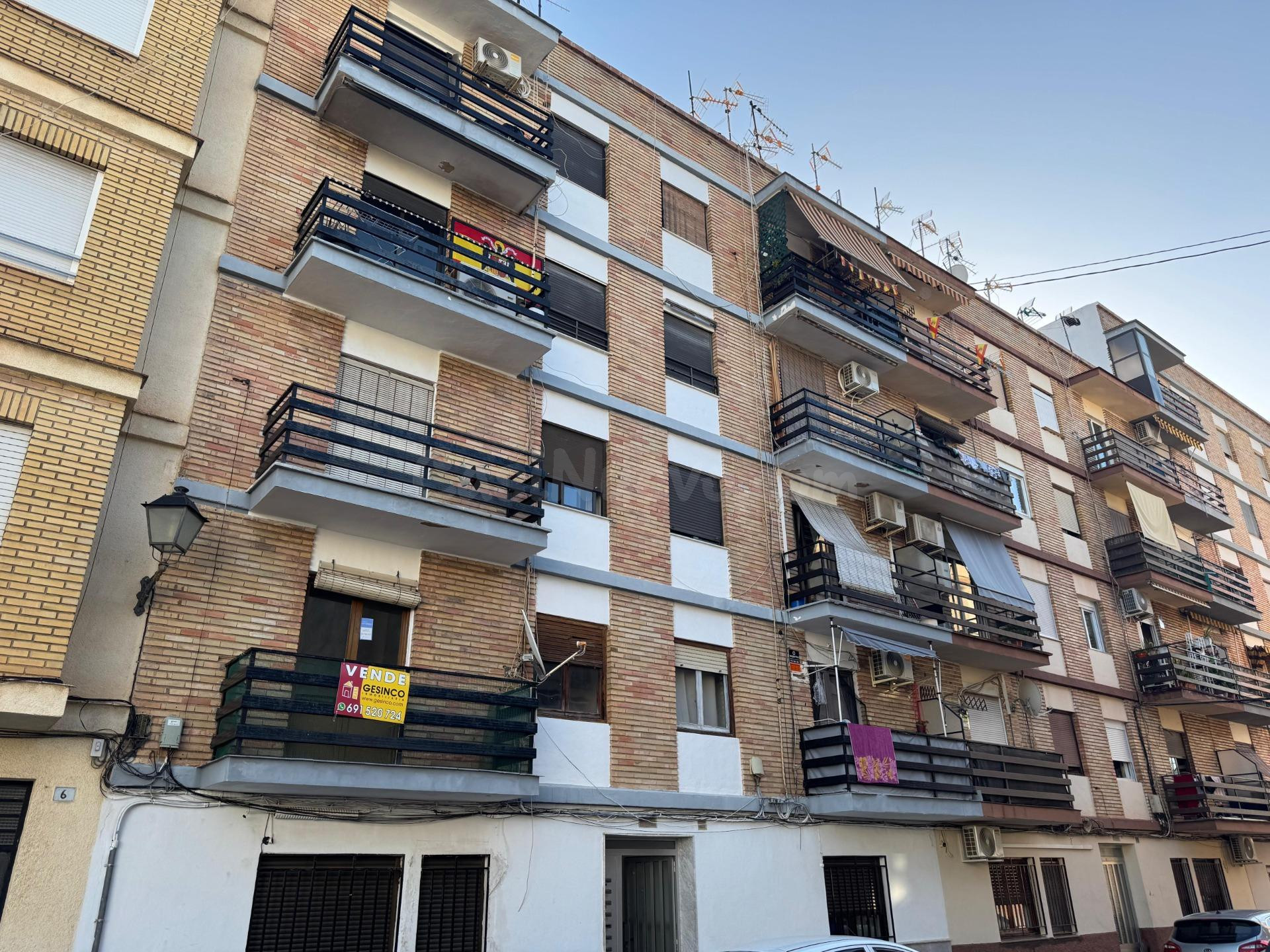 Piso de 3 habitaciones para reformar en zona San Francisco, Oliva