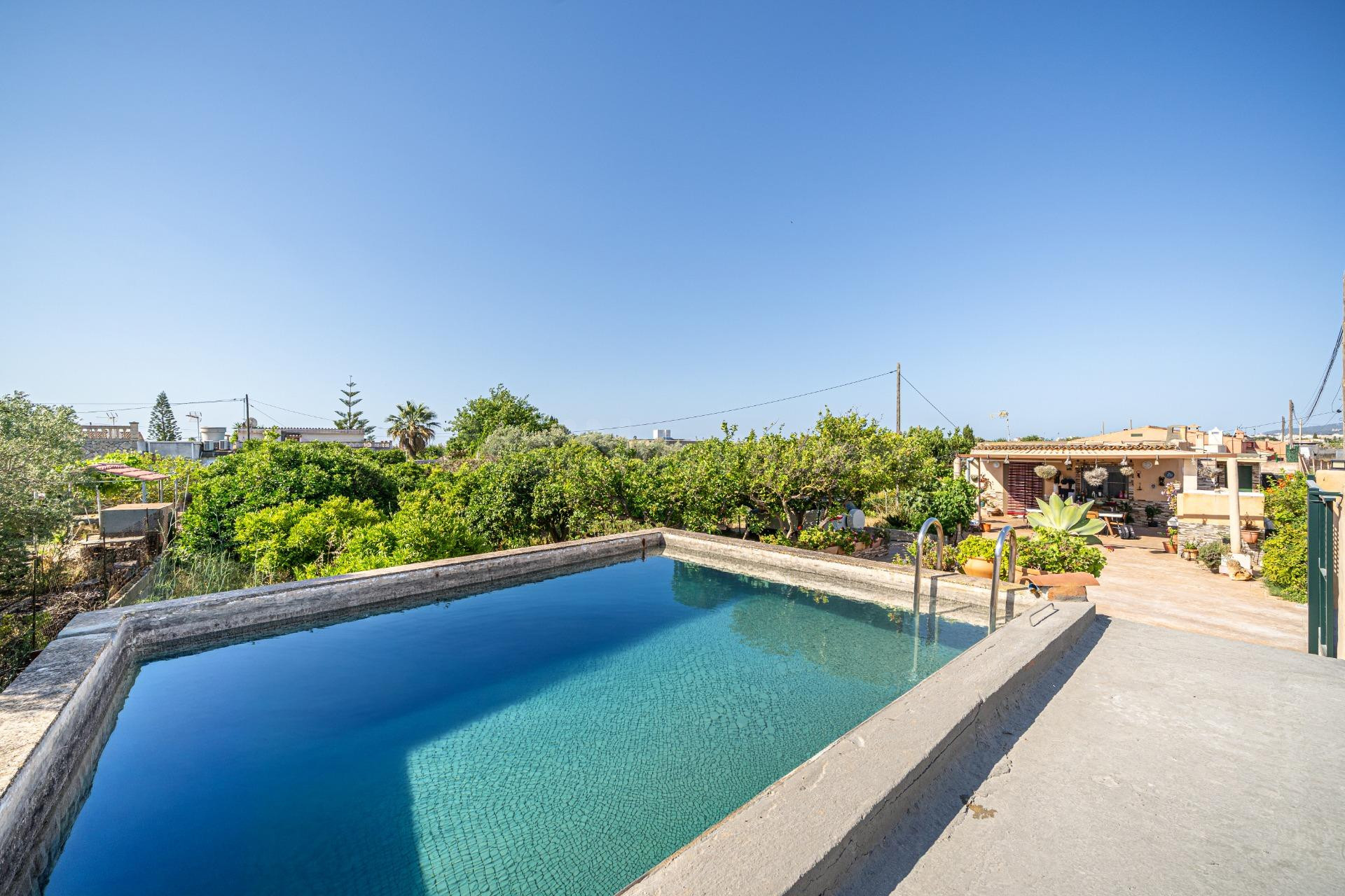 Finca rústica reformada con cédula, porche, piscina y huerto en Son Ferriol, Palma