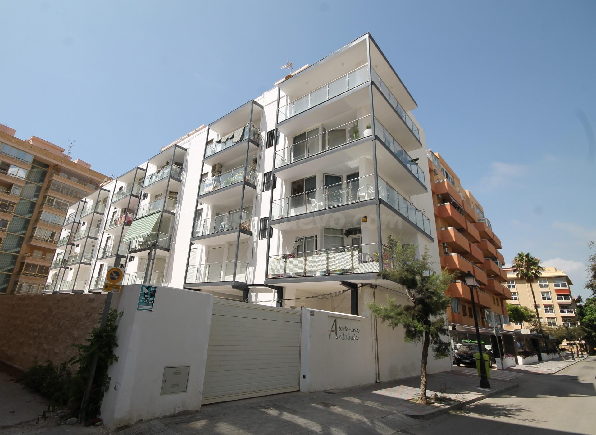 Apartamento de un dormotorio, terraza y parking en Los Boliches