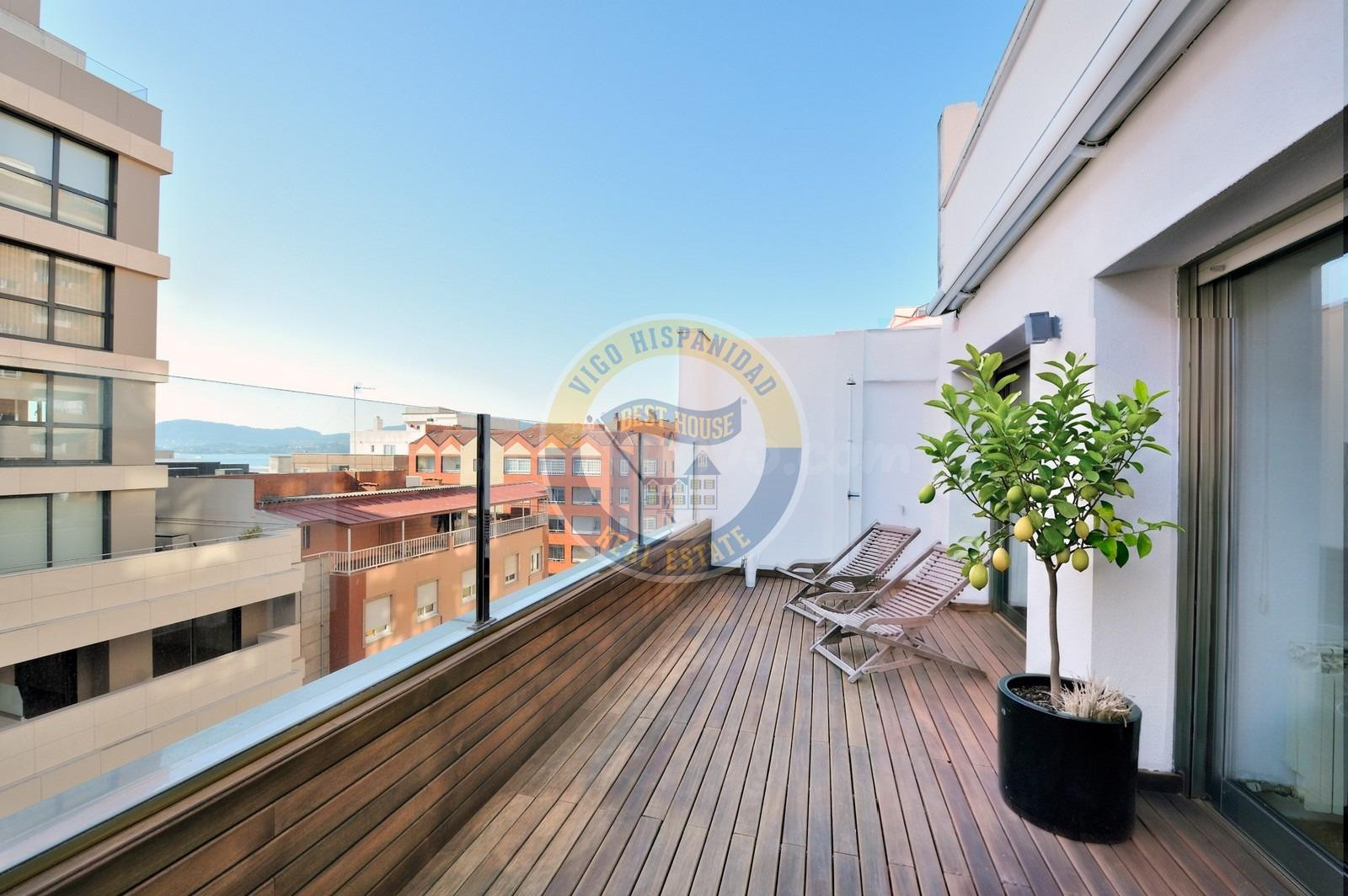 ¡Espectacular piso reformado con gran terraza solárium y plaza de garaje incluida!
