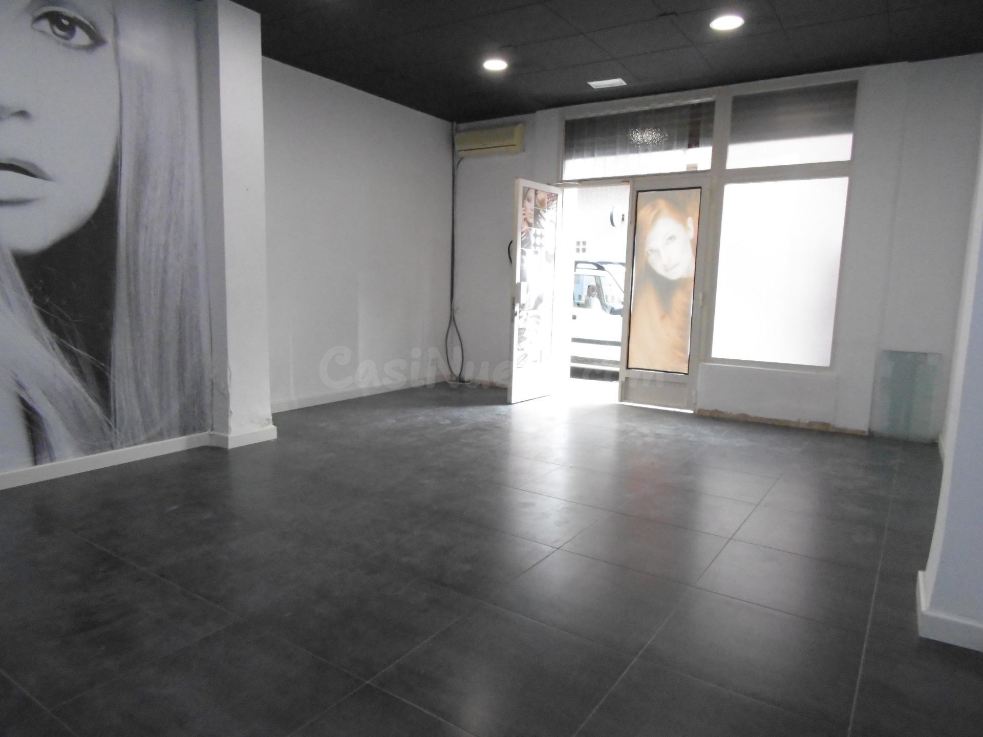 Amplio Local Comercial en Castellón - Oportunidad de Inversión