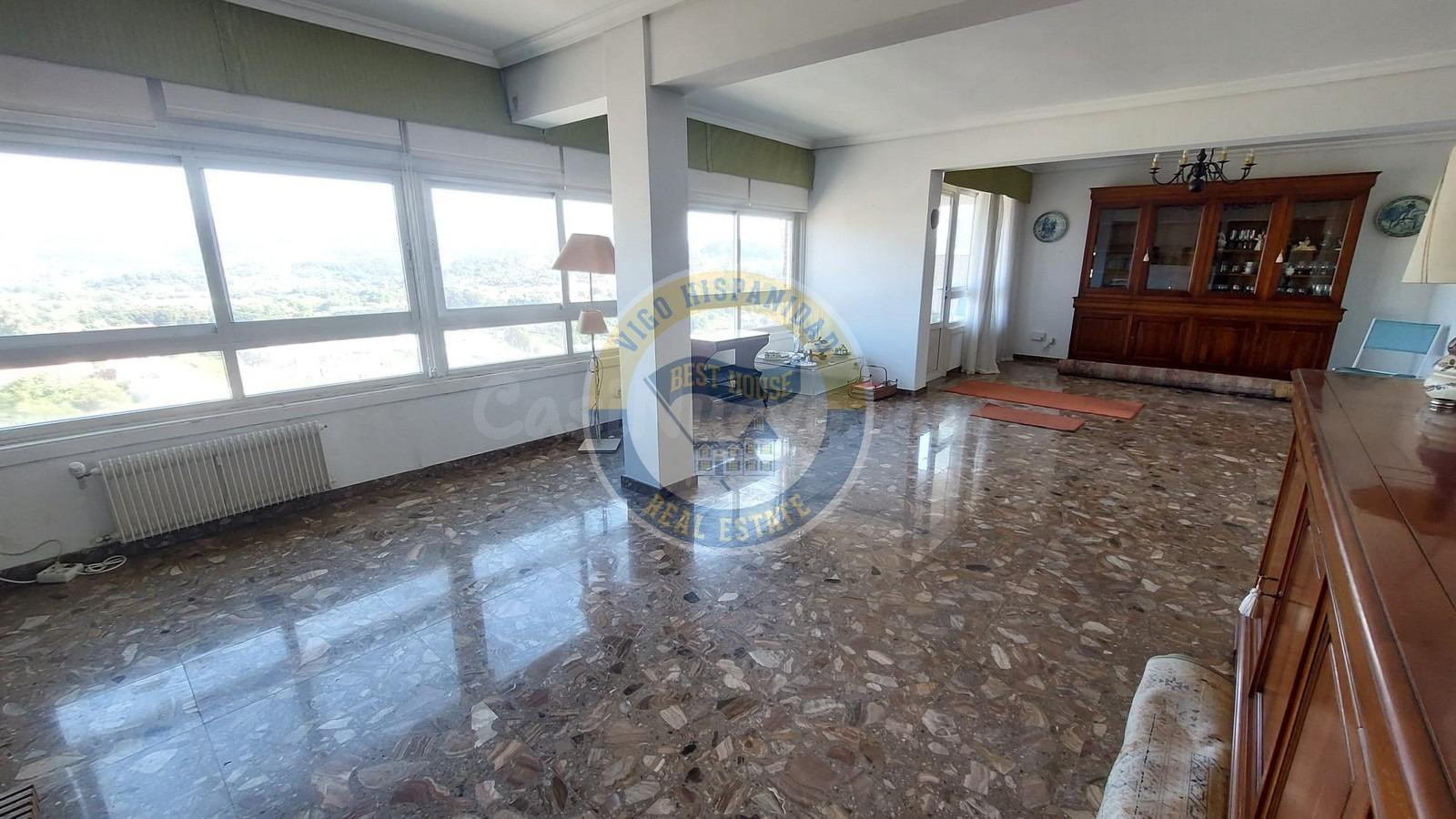 Amplia vivienda con espectaculares vistas en Gran Vía de Vigo
