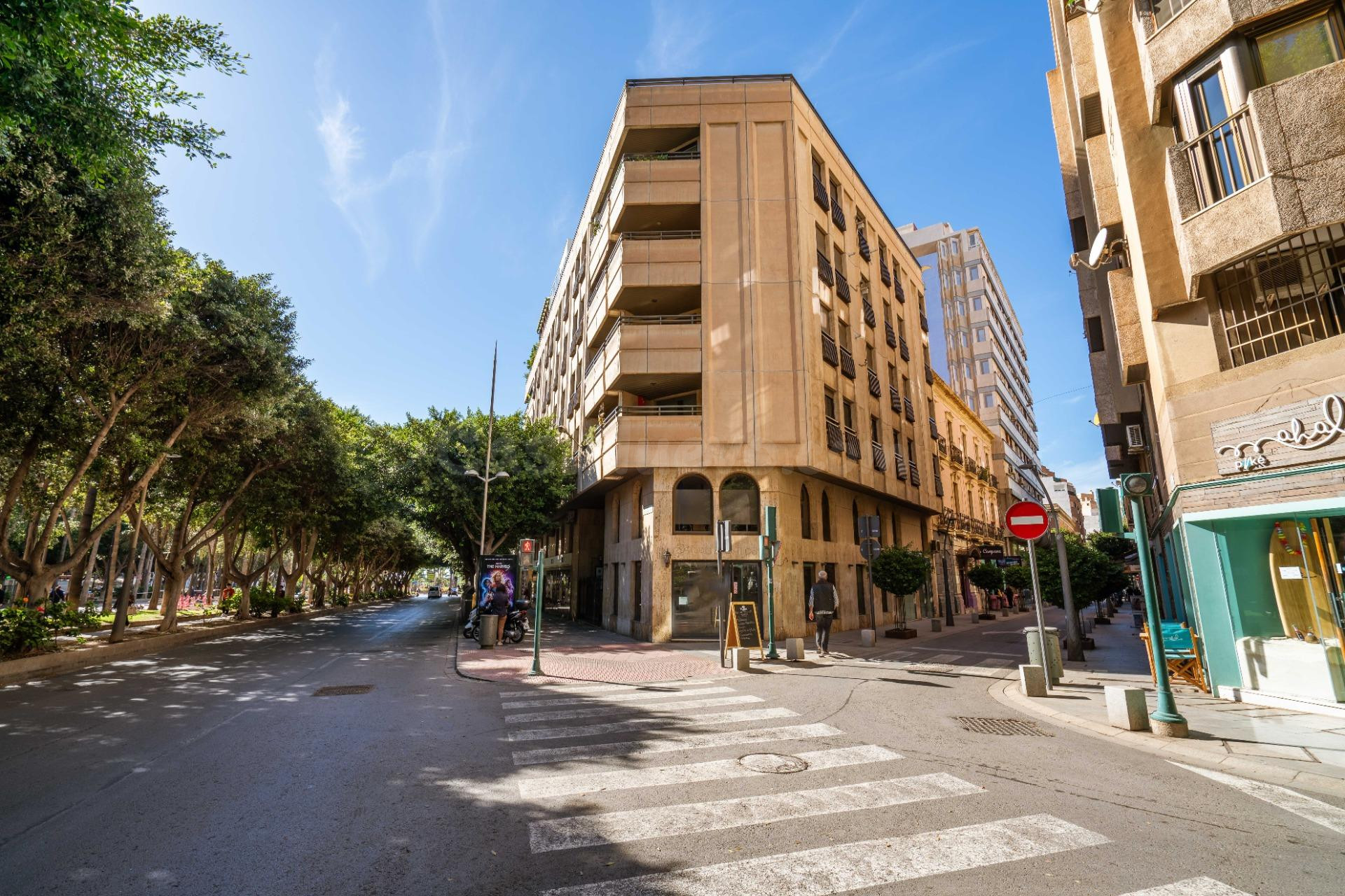 Amplia plaza de aparcamiento en calle Marqués de Comillas, centro de la cuidad