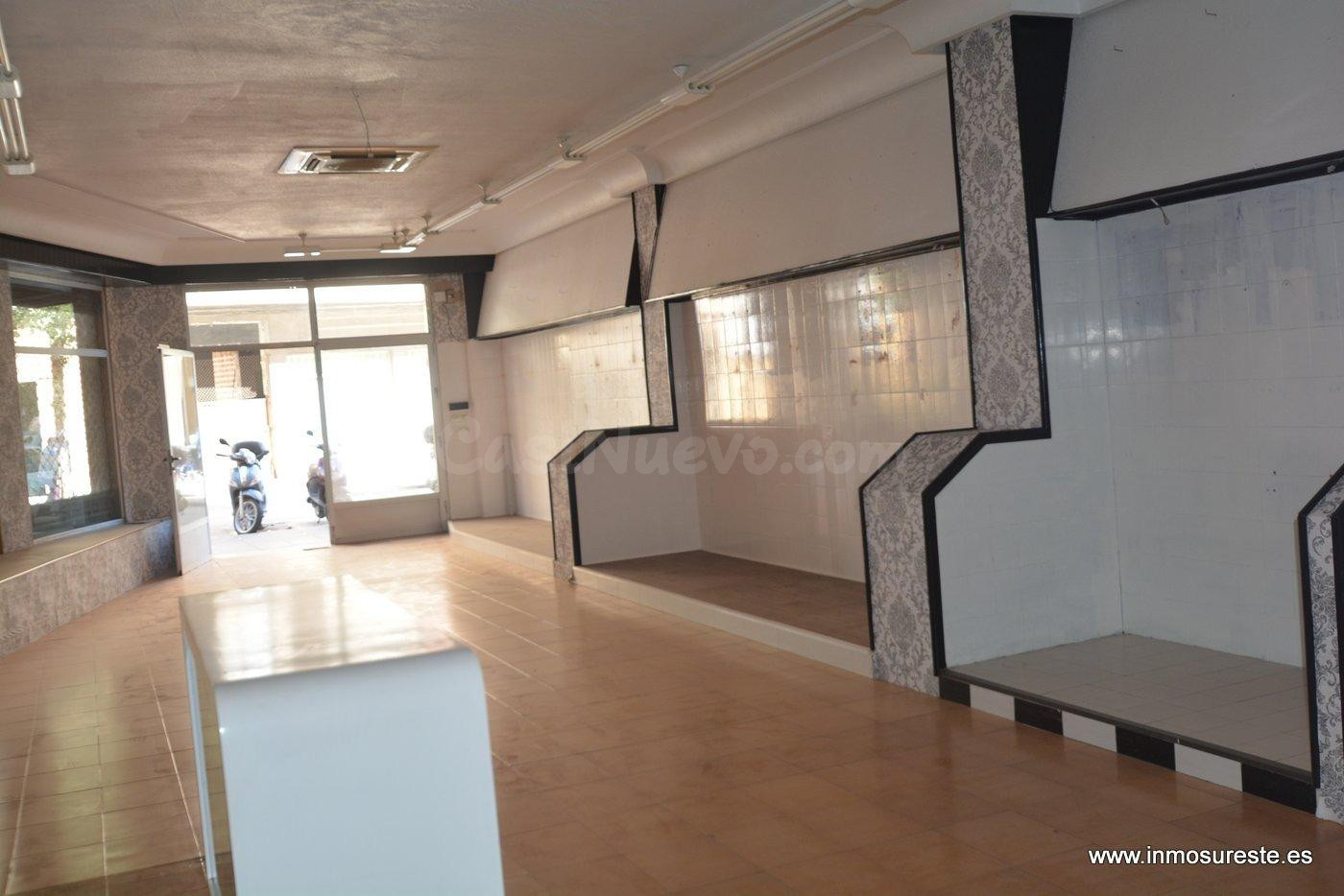 Alquiler de local comercial en Orihuela zona Obispo Rocamora, 126 m2. construidos, con un aseo.