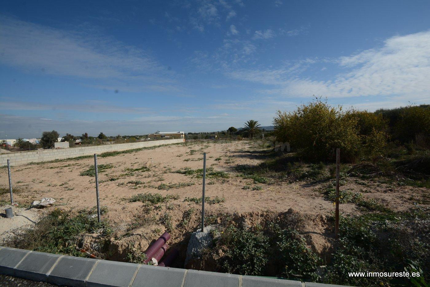 ¡¡ OPORTUNIDAD PARA NEGOCIO !! Parcela industrial en el polígono industrial de Bigastro con un superficie de 776 m2.