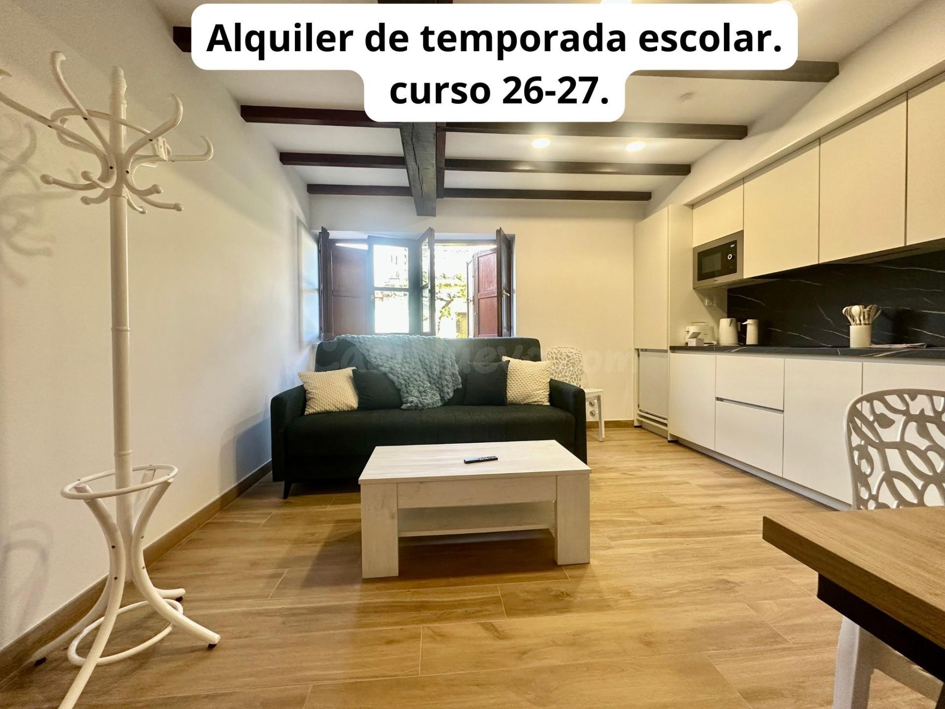 Refugio rústico en Miengo: Confort, jardín y gastos incluidos.