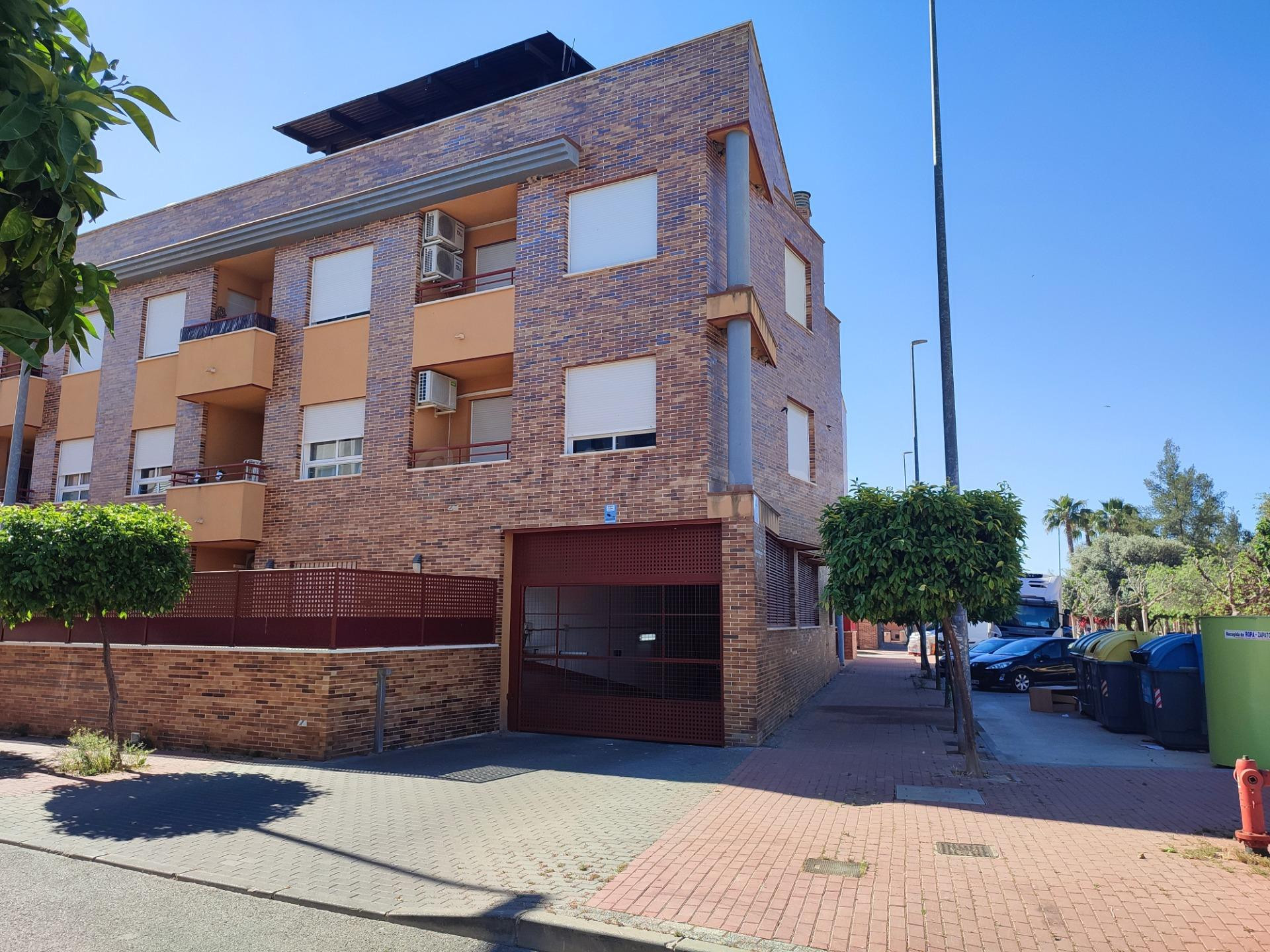 Apartamento amueblado con garaje, trastero y ascensor en El Esparragal