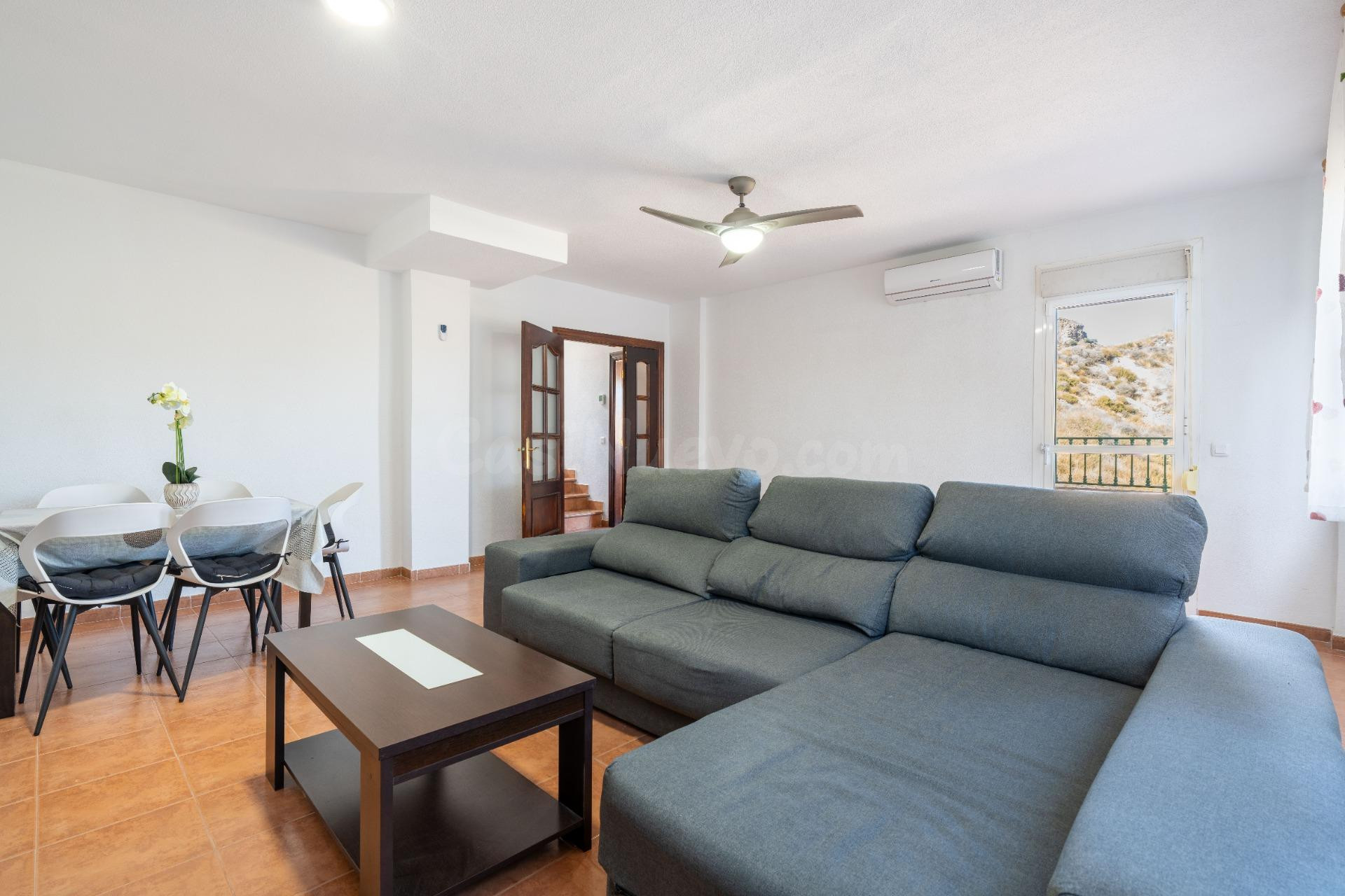 LISTA PARA ENTRAR A VIVIR !!! Amplia vivienda luminosa con 4 dormitorios dobles, 3 baños y parking en Urbanización La Envía Golf